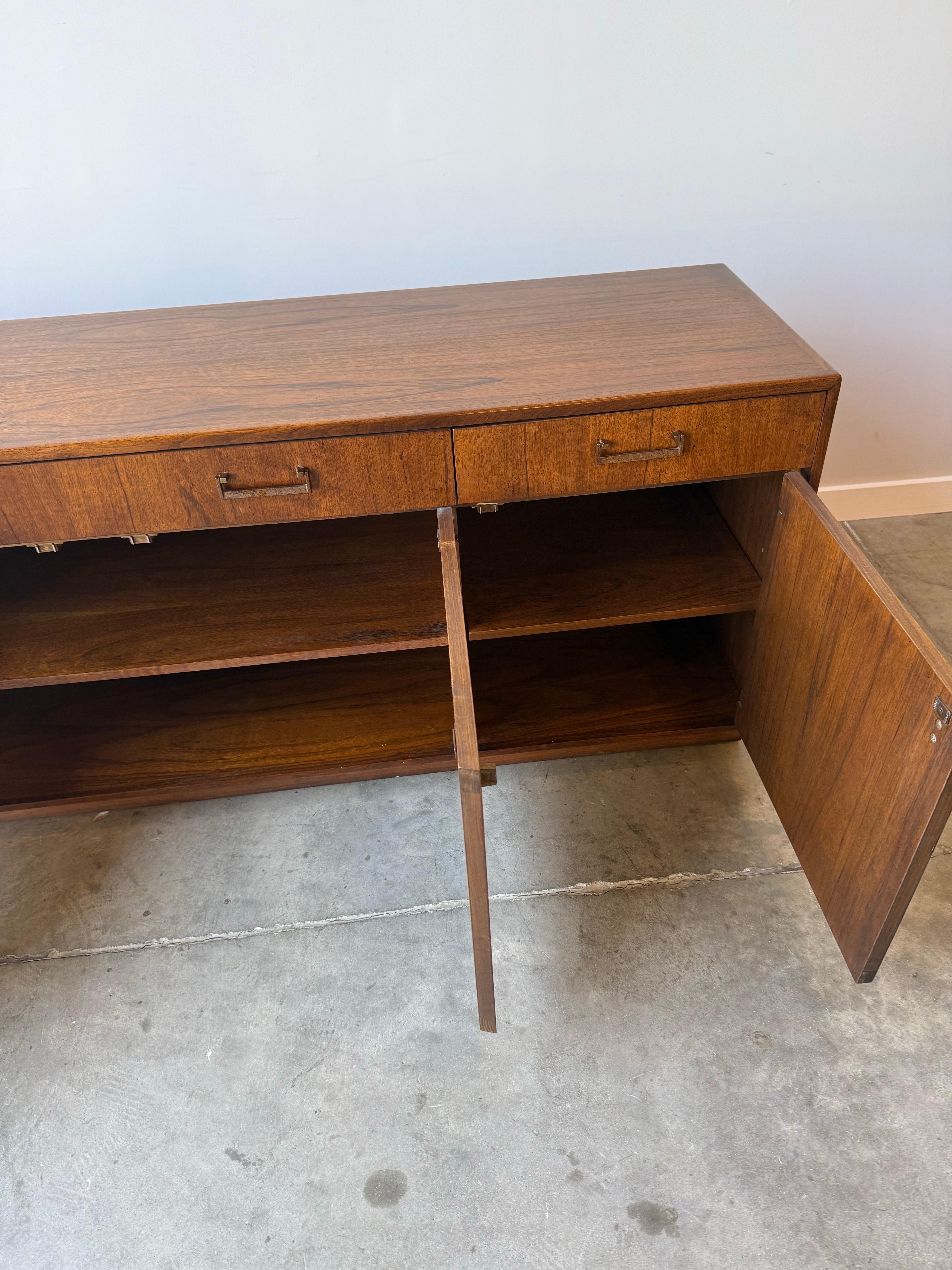 Credenza di metà secolo di Founders in vendita 1