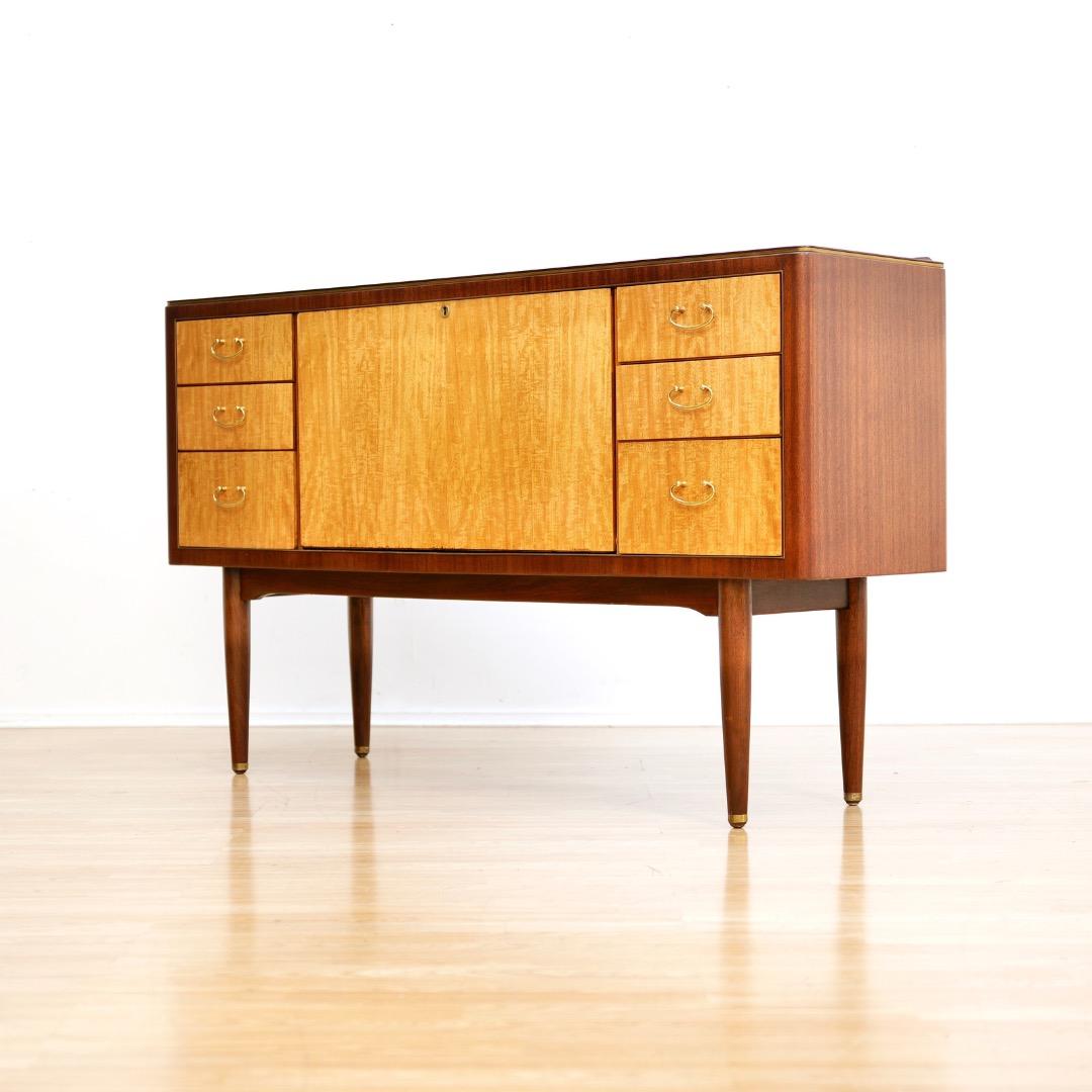 Mid Century Credenza von Greaves & Thomas (Mitte des 20. Jahrhunderts) im Angebot