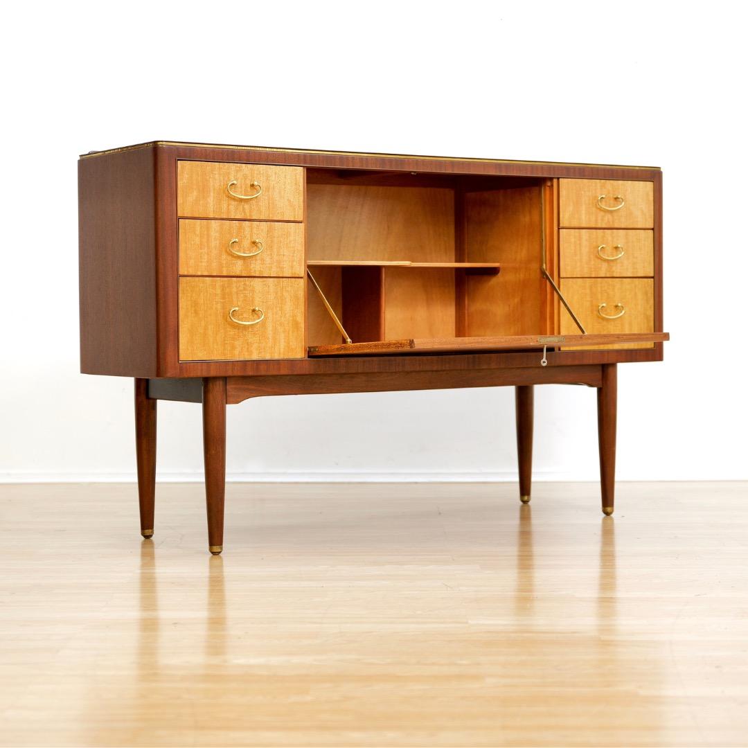 Mid Century Credenza von Greaves & Thomas (Mahagoni) im Angebot