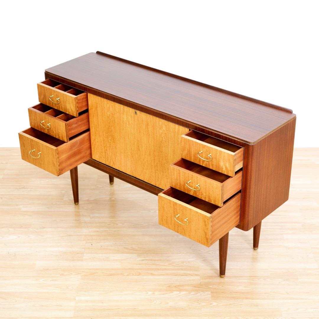 Mid Century Credenza von Greaves & Thomas im Angebot 2