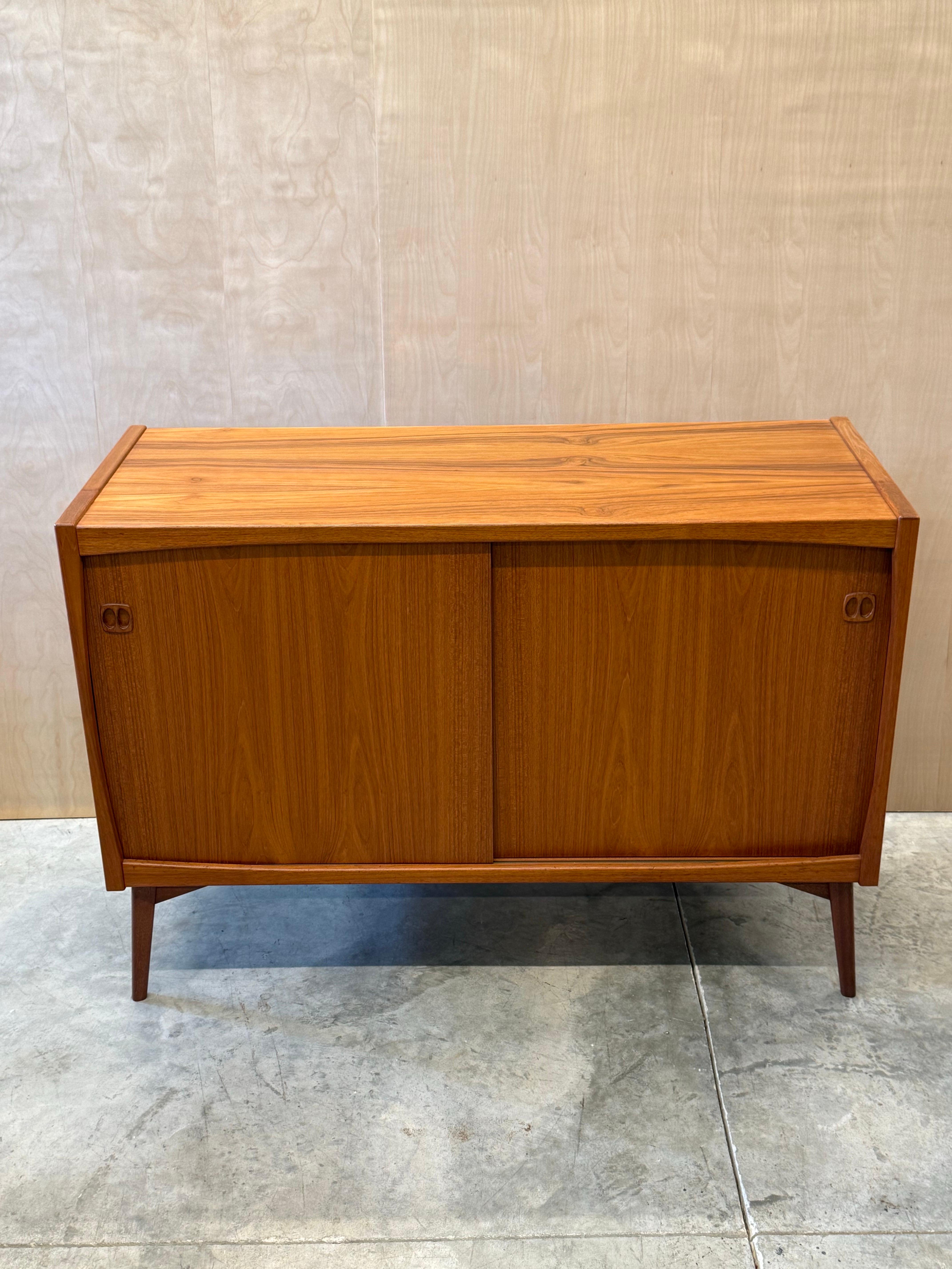 Mid-Century Credenza by Laurtis M. Larsen For Sale 3