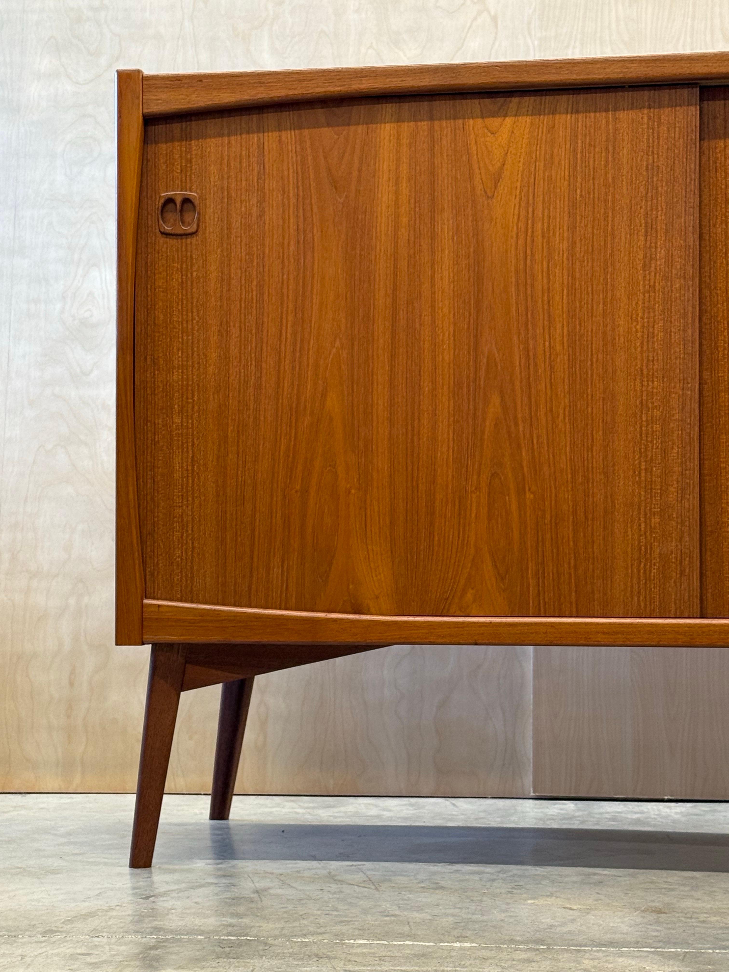 Mid-Century Credenza by Laurtis M. Larsen For Sale 4
