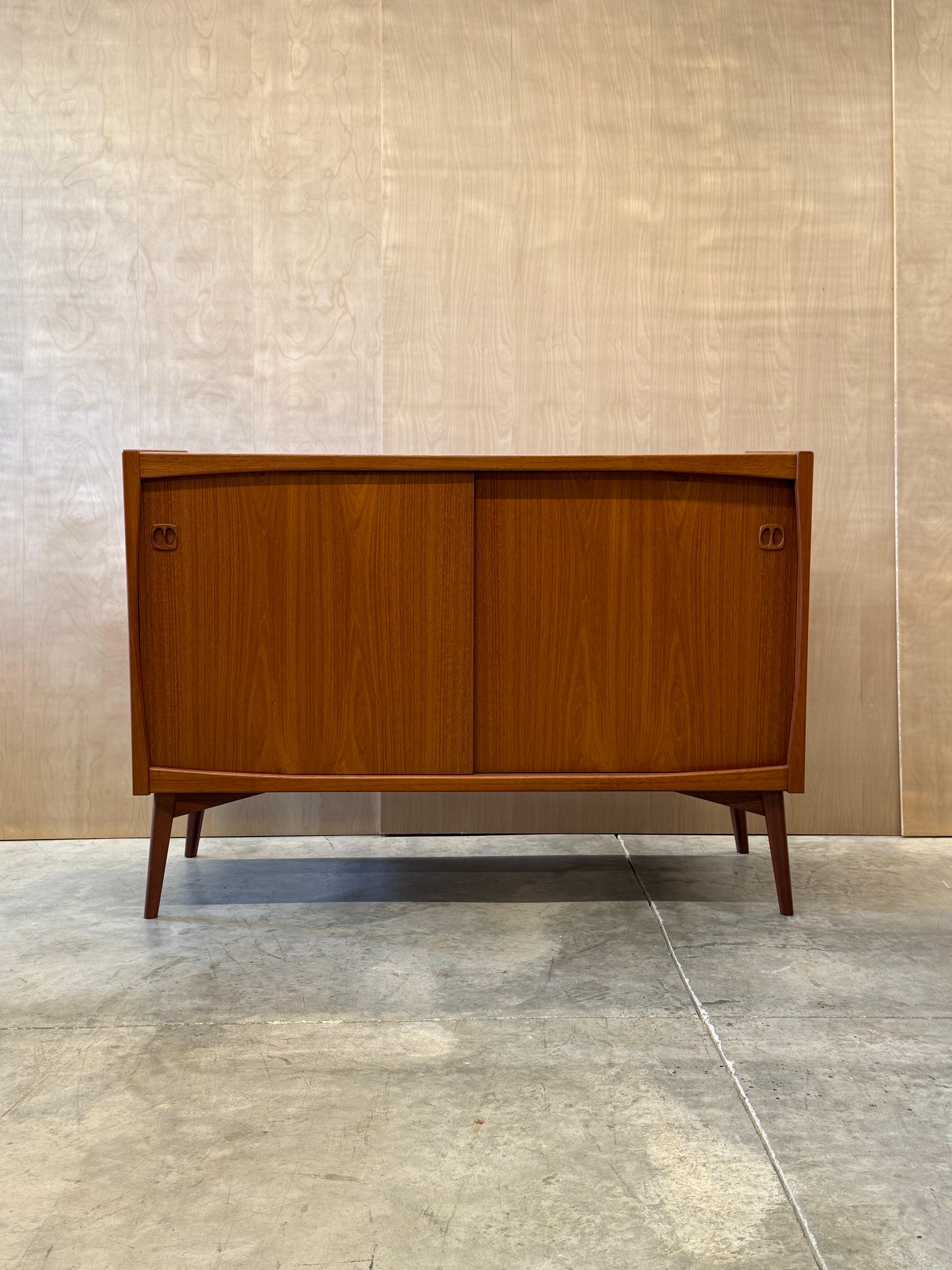 Mid-Century Credenza by Laurtis M. Larsen For Sale 5