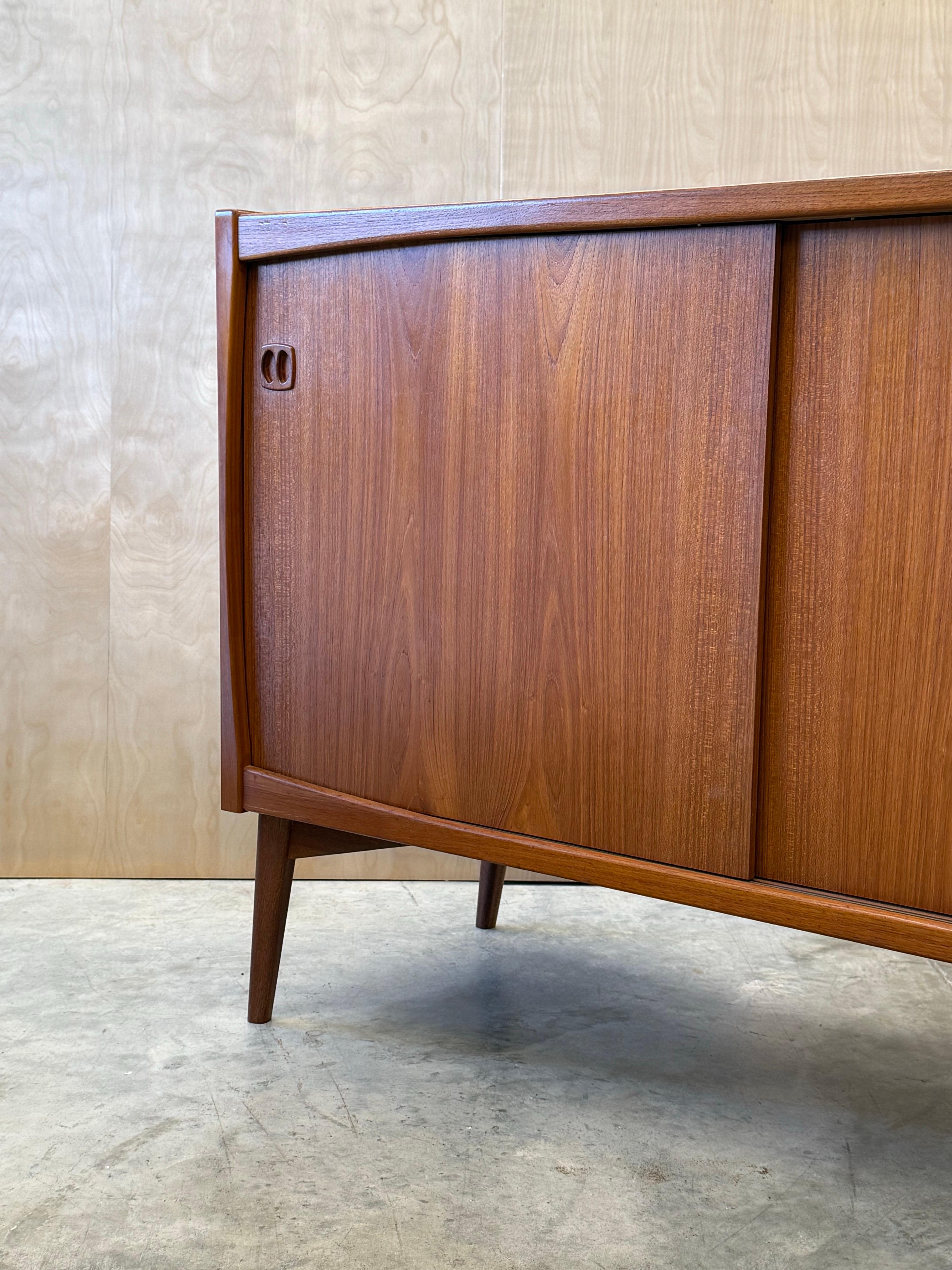 Mid-Century Credenza by Laurtis M. Larsen For Sale 7