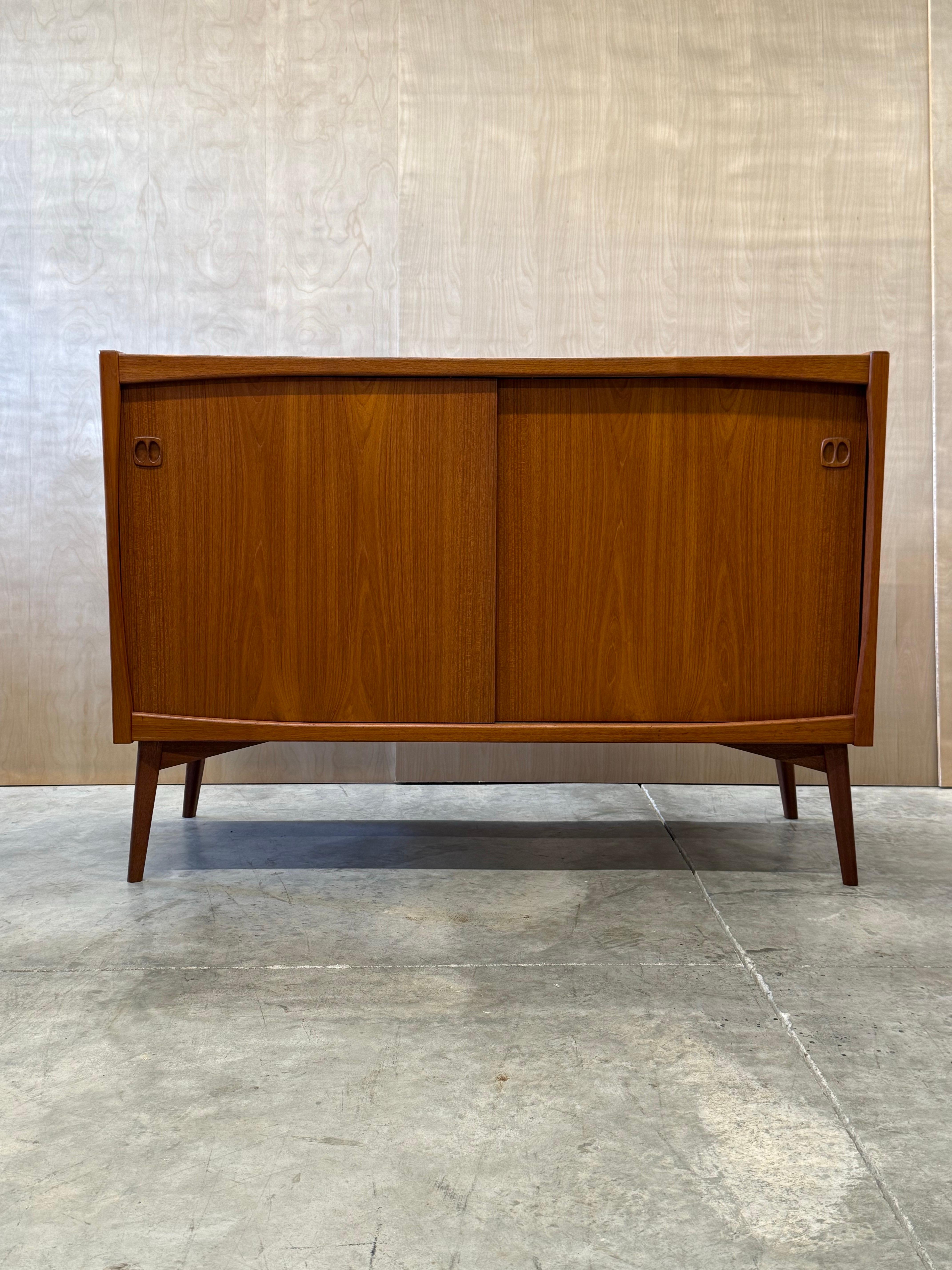 Mid-Century Credenza by Laurtis M. Larsen For Sale 1