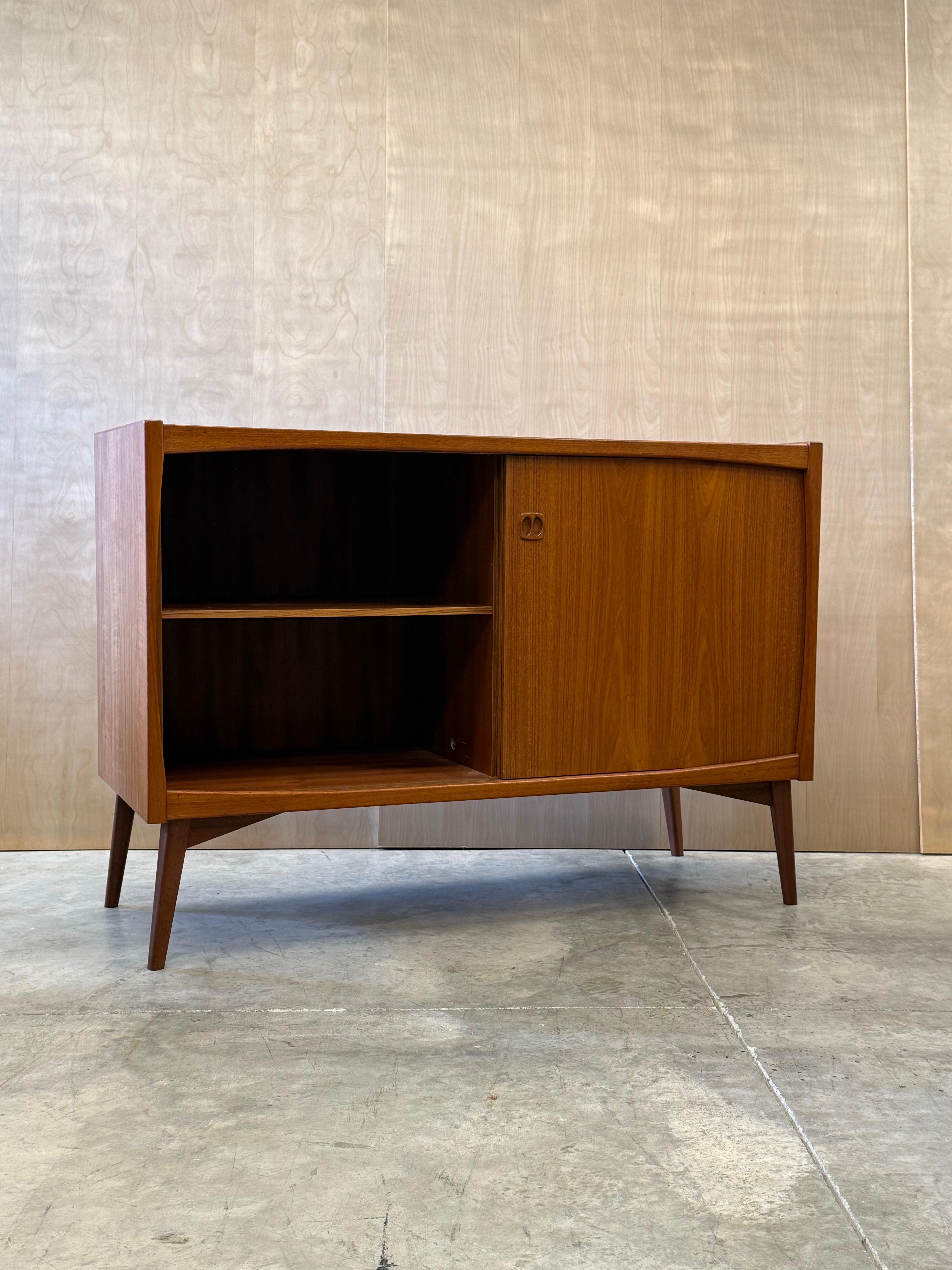 Mid-Century Credenza by Laurtis M. Larsen For Sale 2