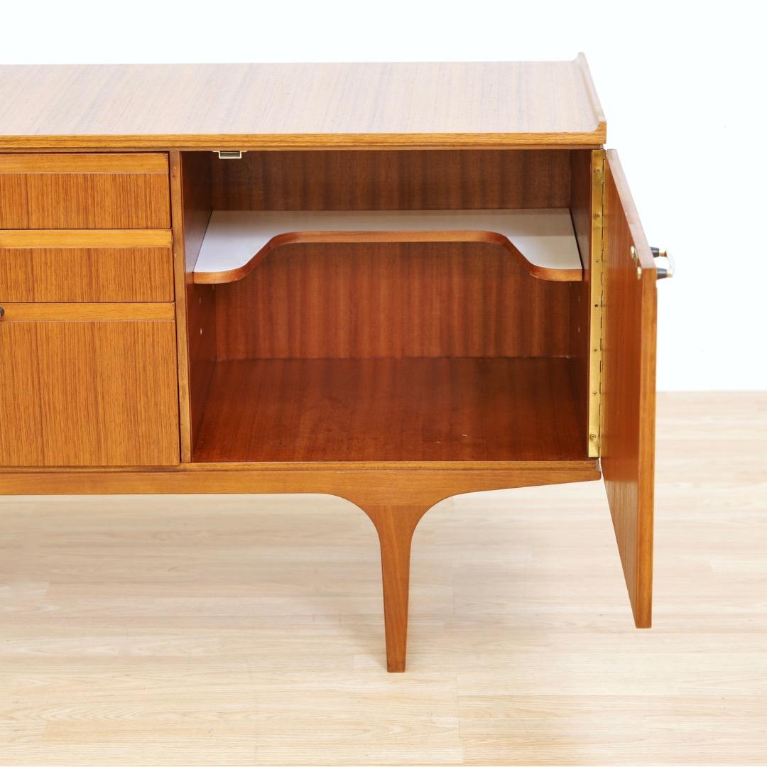 Crédence du milieu du siècle par Meredew of Letchworth Bon état - En vente à Los Angeles, CA