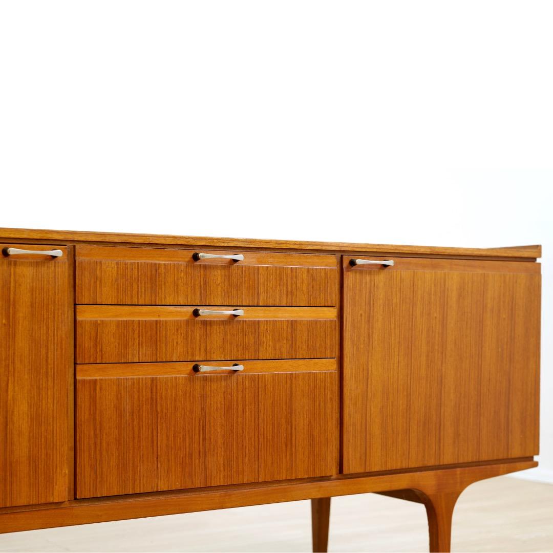 Bois Crédence du milieu du siècle par Meredew of Letchworth en vente