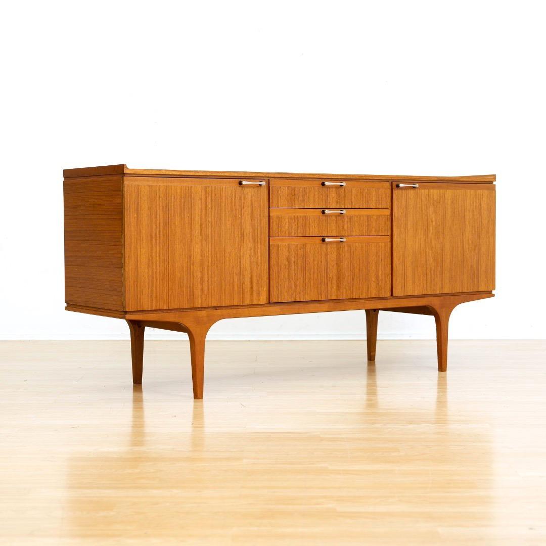 Crédence du milieu du siècle par Meredew of Letchworth en vente 1