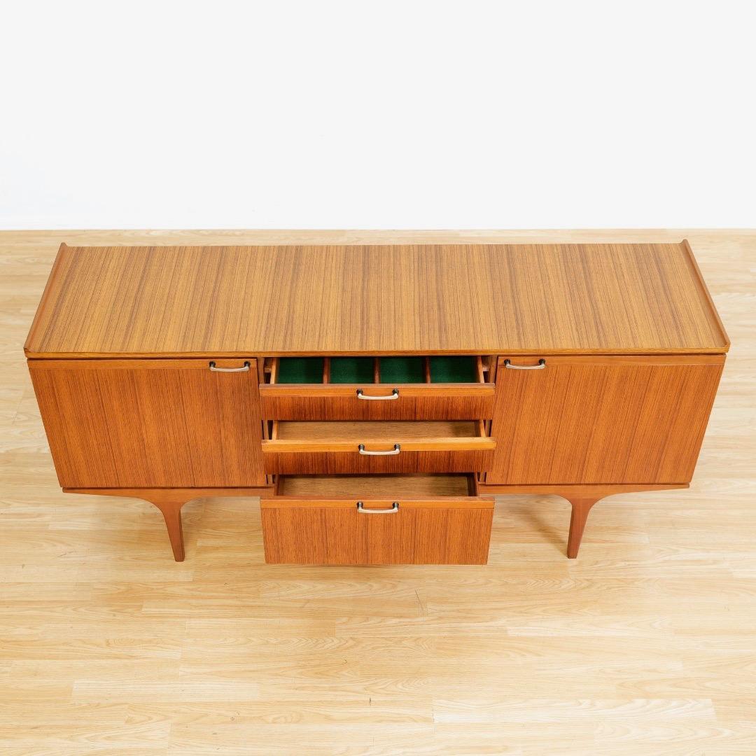 Crédence du milieu du siècle par Meredew of Letchworth en vente 2