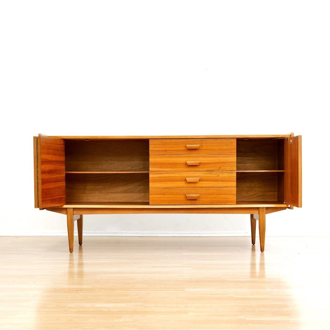 Mid-Century Modern Crédence du milieu du siècle par Uniflex Furniture en vente