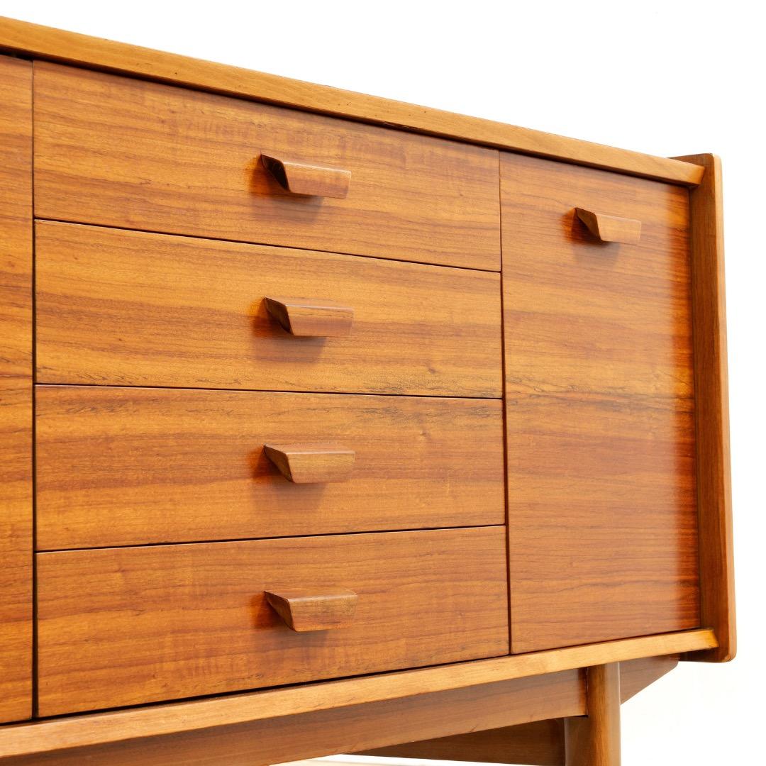 Crédence du milieu du siècle par Uniflex Furniture en vente 2