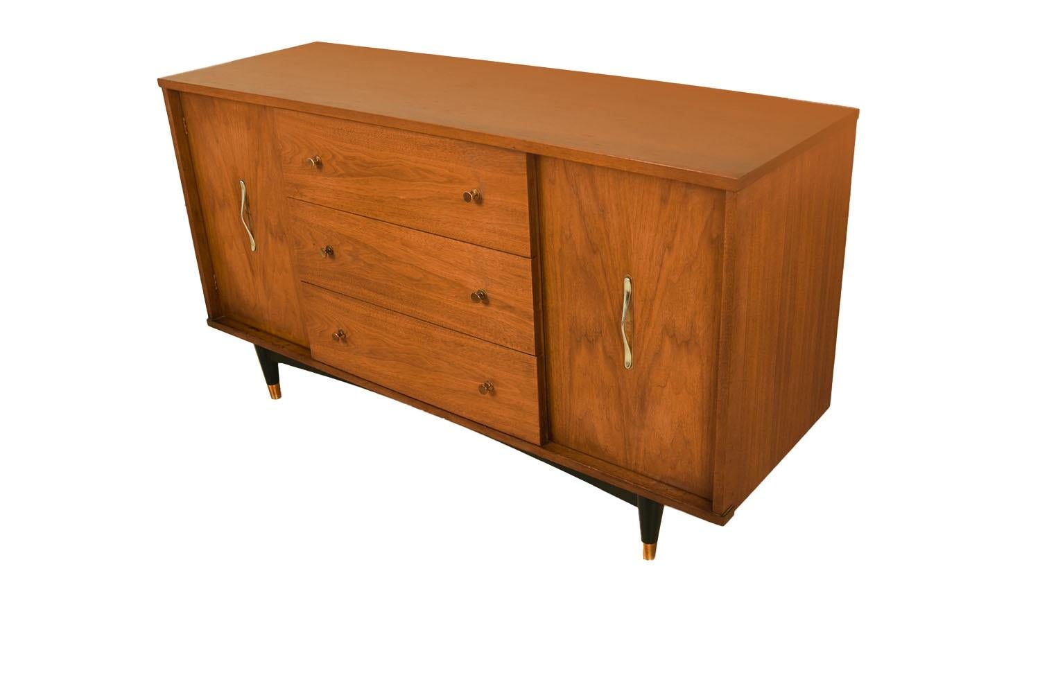 Mid-Century Credenza Dresser Cabinet For Sale 3