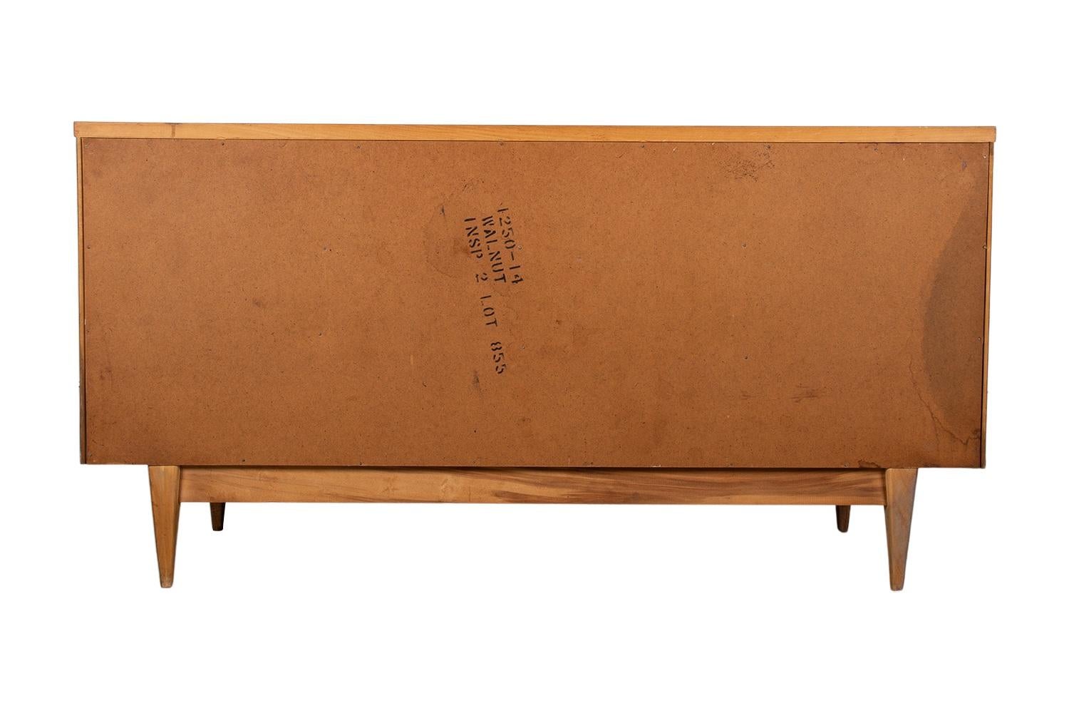 Mid-Century Credenza Dresser Cabinet For Sale 3