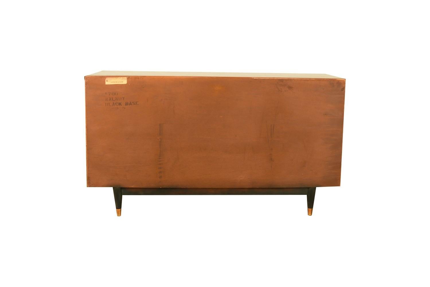 Mid-Century Credenza Dresser Cabinet For Sale 4