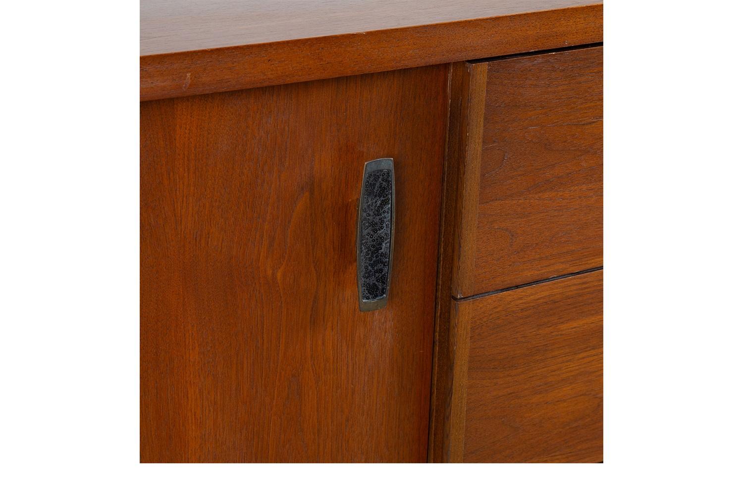 A gorgeous, mid-century, credenza, dresser. Minimalist Danish Modern inspired profile, with exceptional construction and style and adorned with stylish pulls. Features rectangular top over three center dovetail joinery drawers, top drawer with