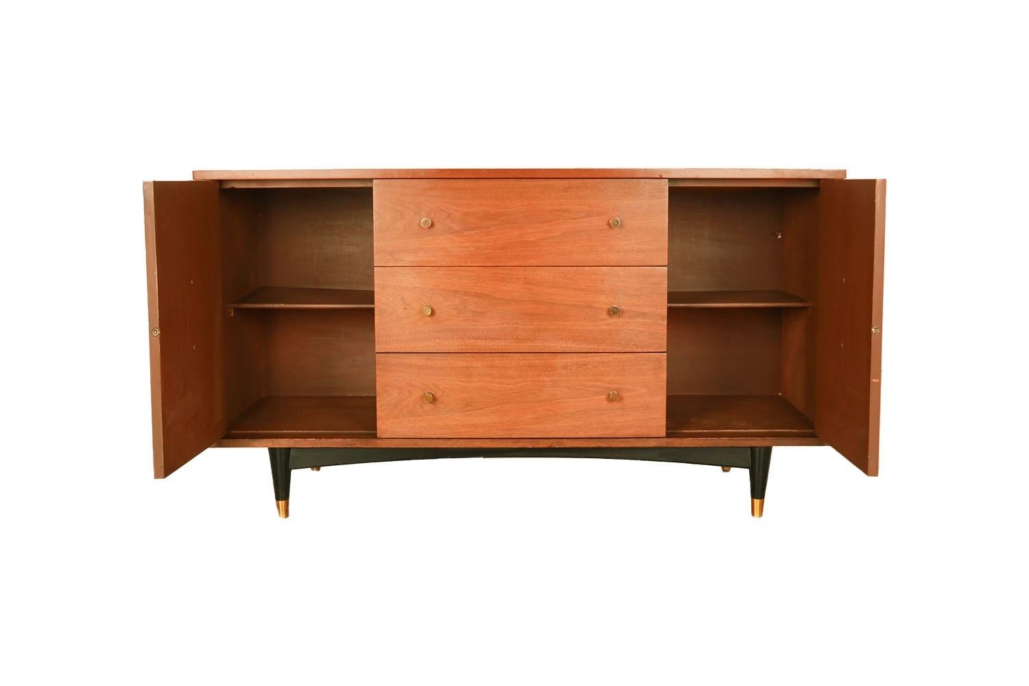 Unknown Mid-Century Credenza Dresser Cabinet For Sale