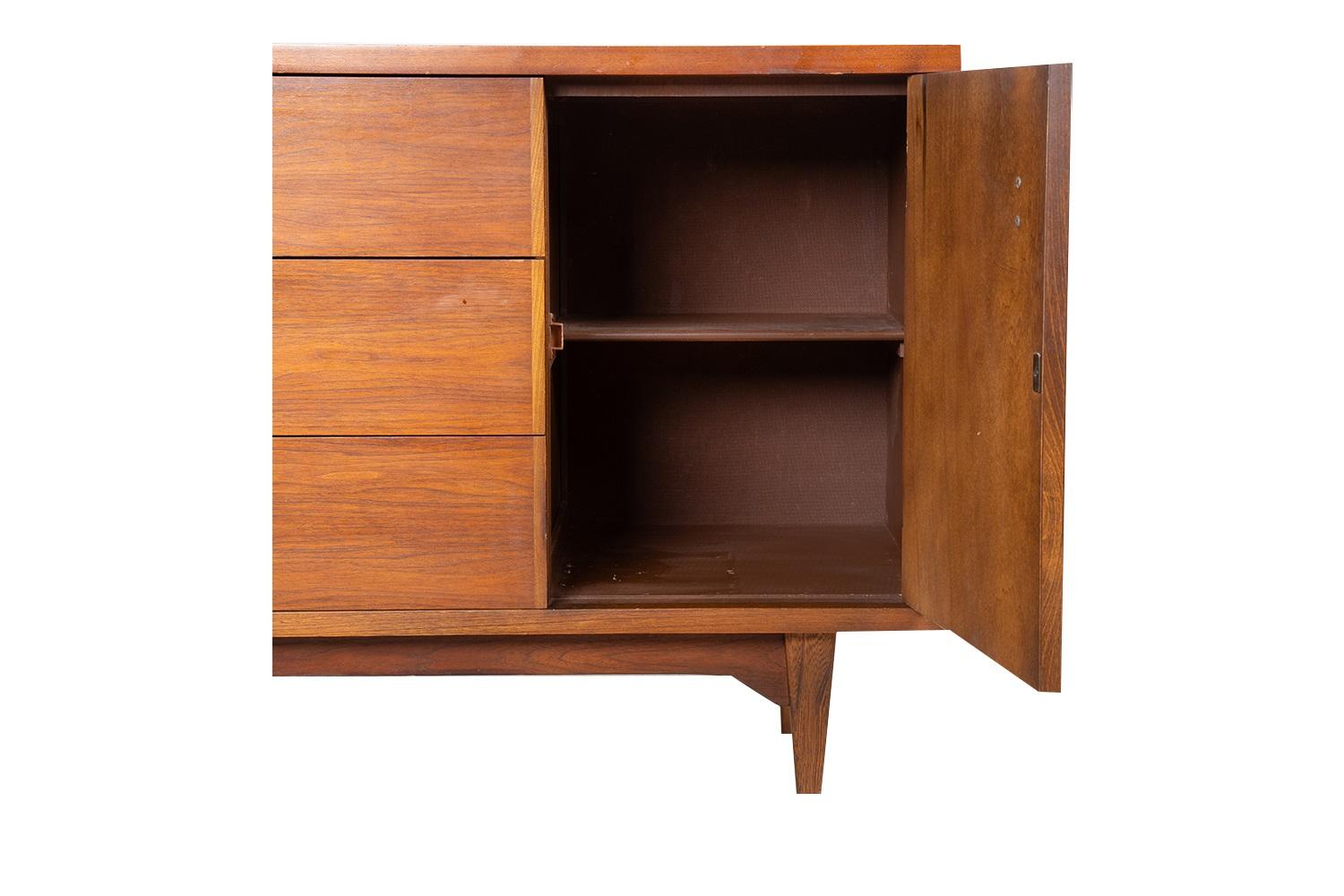 Unknown Mid-Century Credenza Dresser Cabinet For Sale