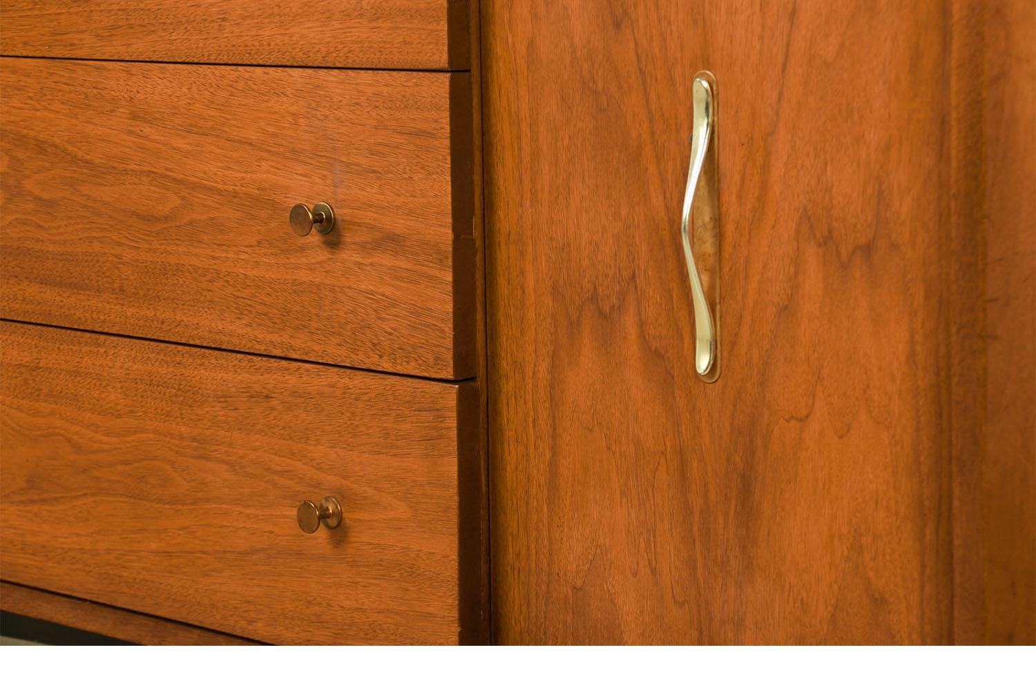 Mid-Century Credenza Dresser Cabinet For Sale 1