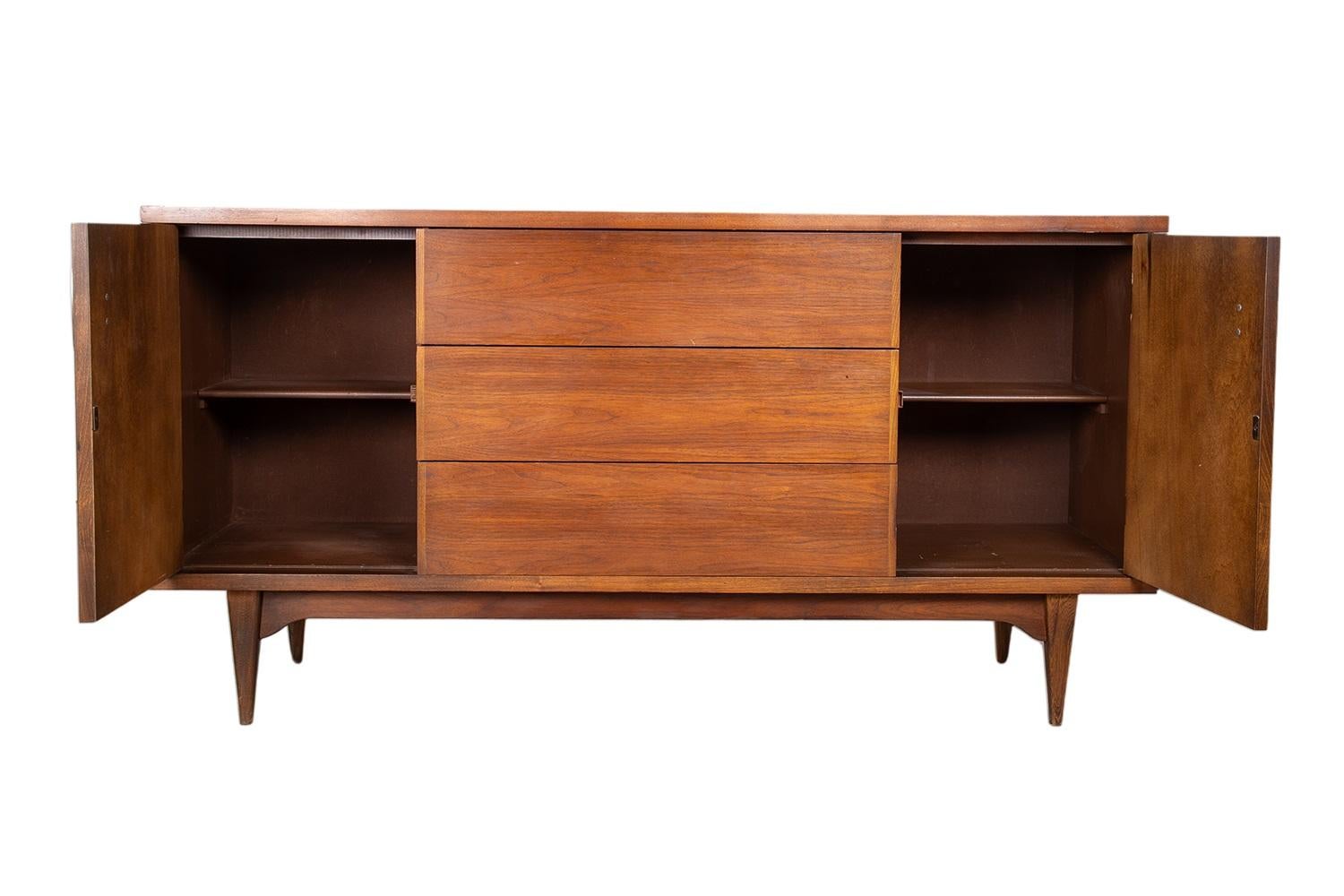 Mid-Century Credenza Dresser Cabinet For Sale 1