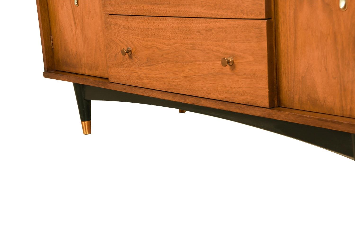Mid-Century Credenza Dresser Cabinet For Sale 2