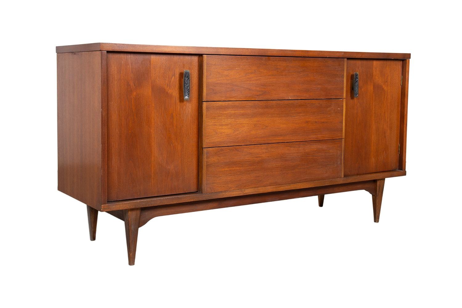 Mid-Century Credenza Dresser Cabinet For Sale 2