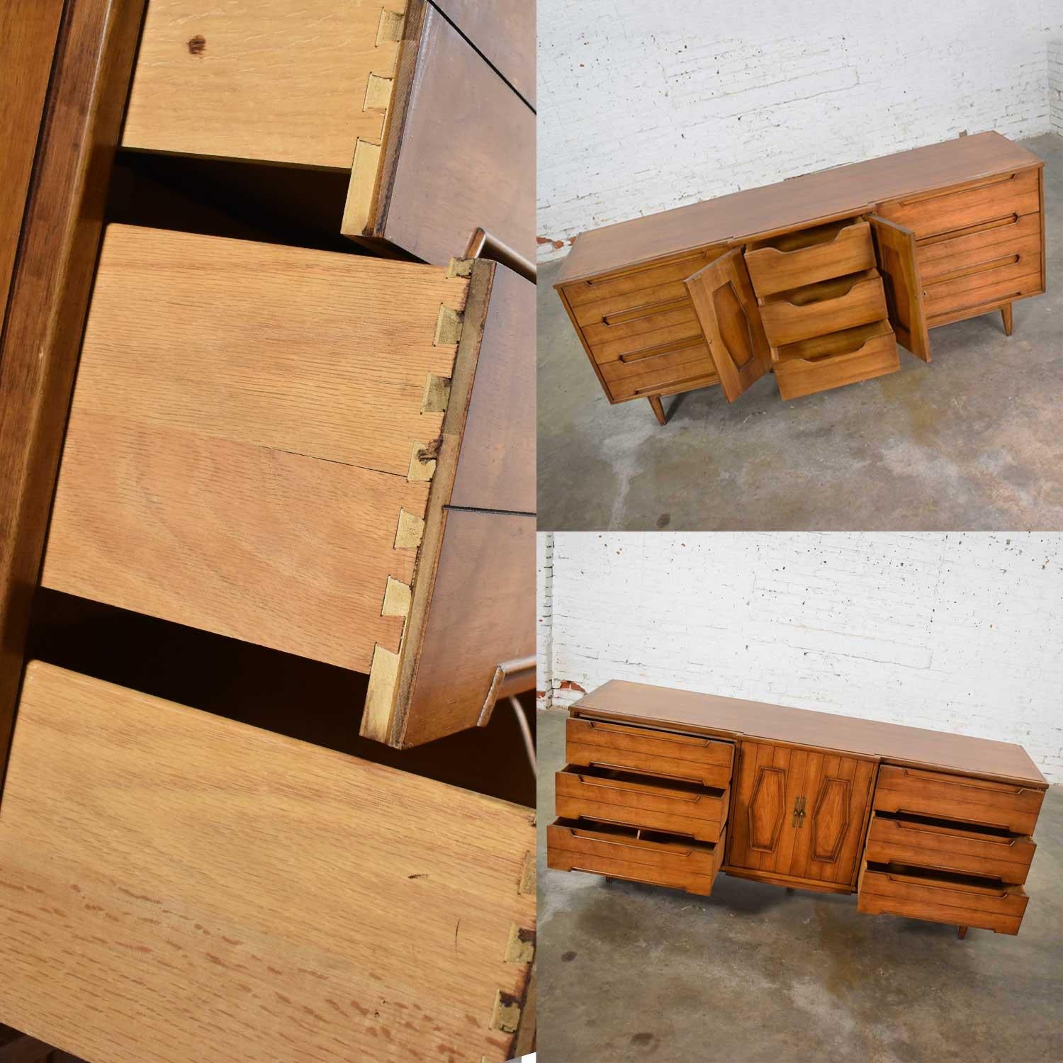 Midcentury Credenza Dresser with Mirror and Hexagon Paneled Design 4