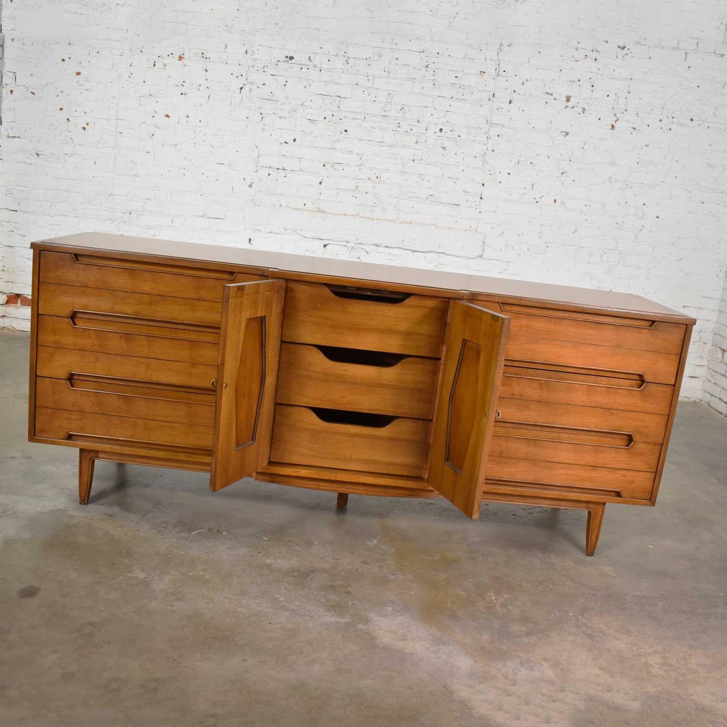 Mid-Century Modern Midcentury Credenza Dresser with Mirror and Hexagon Paneled Design