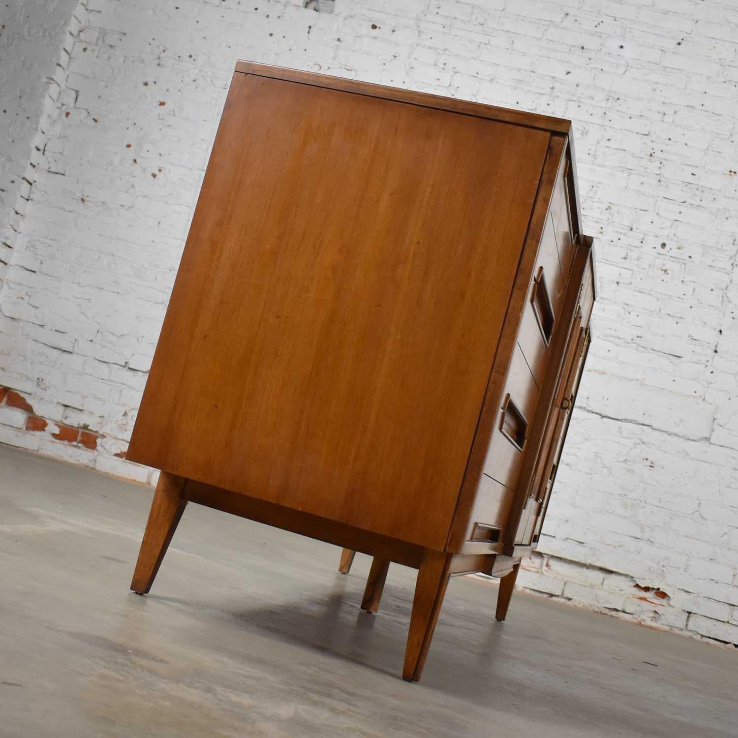 20th Century Midcentury Credenza Dresser with Mirror and Hexagon Paneled Design