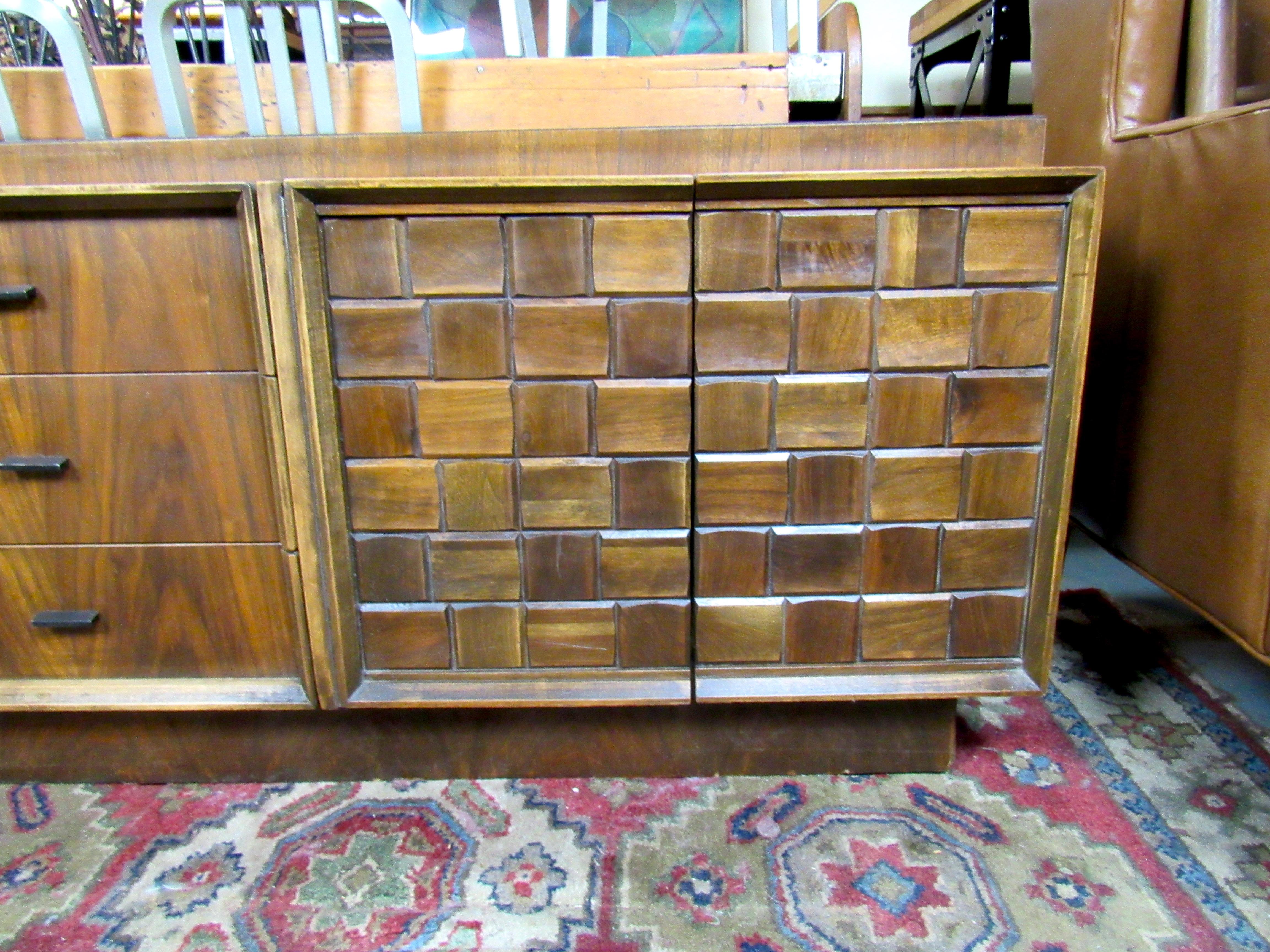 Classic Mid-Century Modern walnut credenza. Three working drawers and two side cabinets with beautiful wood checkering. 
(Please confirm item location - NY or NJ - with dealer).
 