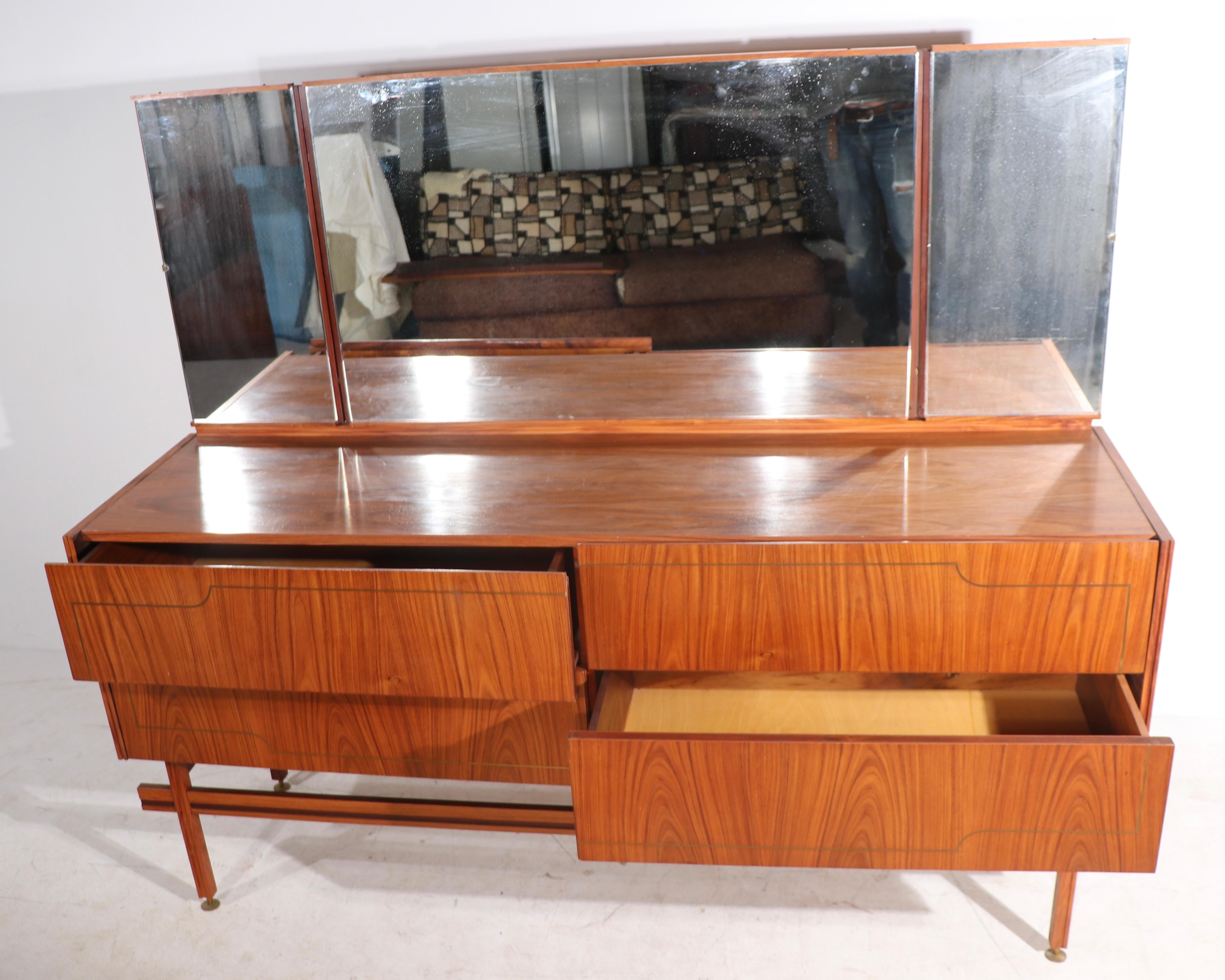 Mid Century Credenza Jacaranda and Brass by Hauner and Eisler Brazil Ca. 1950’s For Sale 5