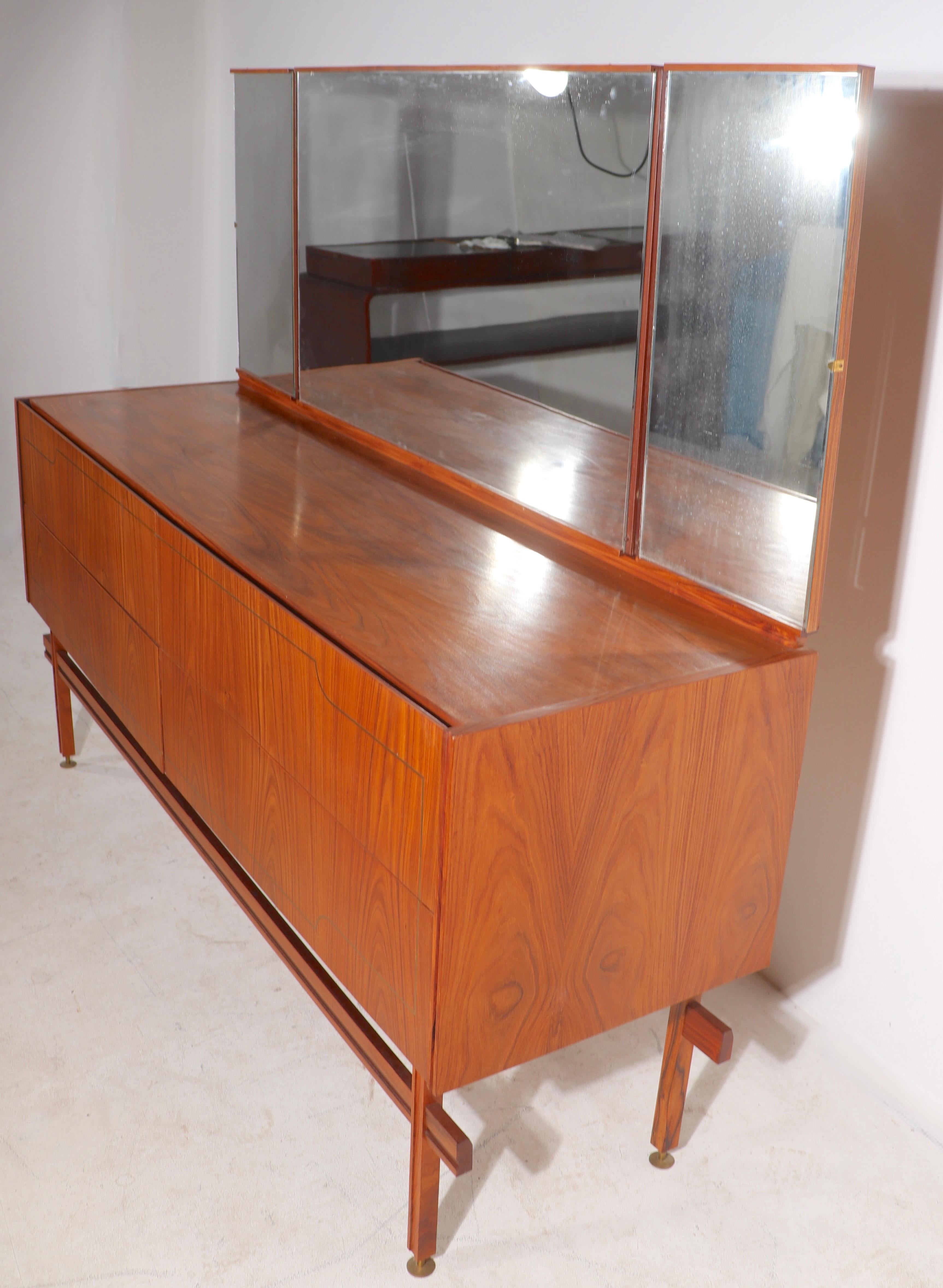 Mid Century Credenza Jacaranda and Brass by Hauner and Eisler Brazil Ca. 1950’s For Sale 9