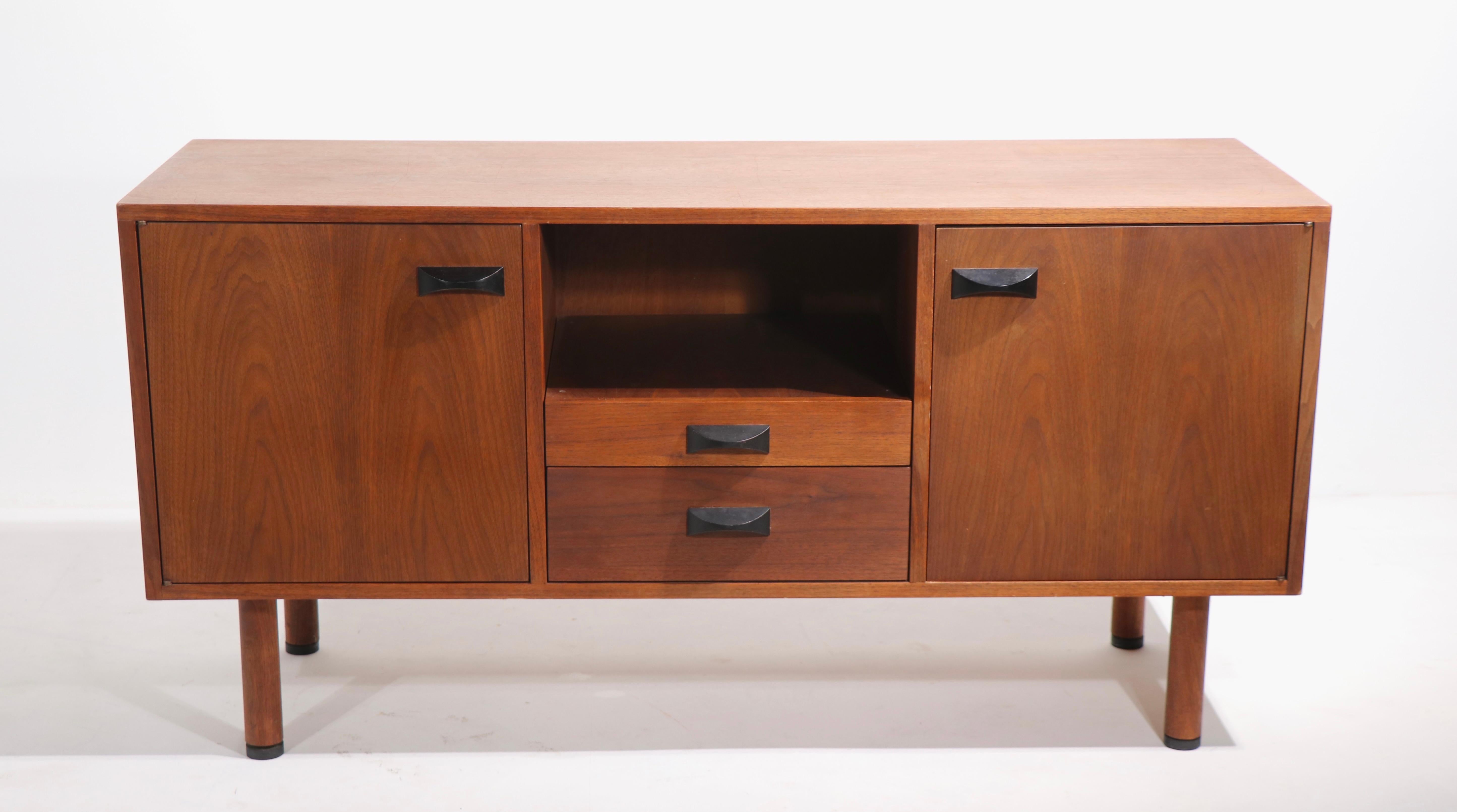 Stylish mid century sideboard, or possibly a file cabinet, this cabinet features an unusual pull out surface in the center, possibly for a turntable, printer, or other machine. Multi porpoise cabinet, suitable for Dining Room, Bedroom and office