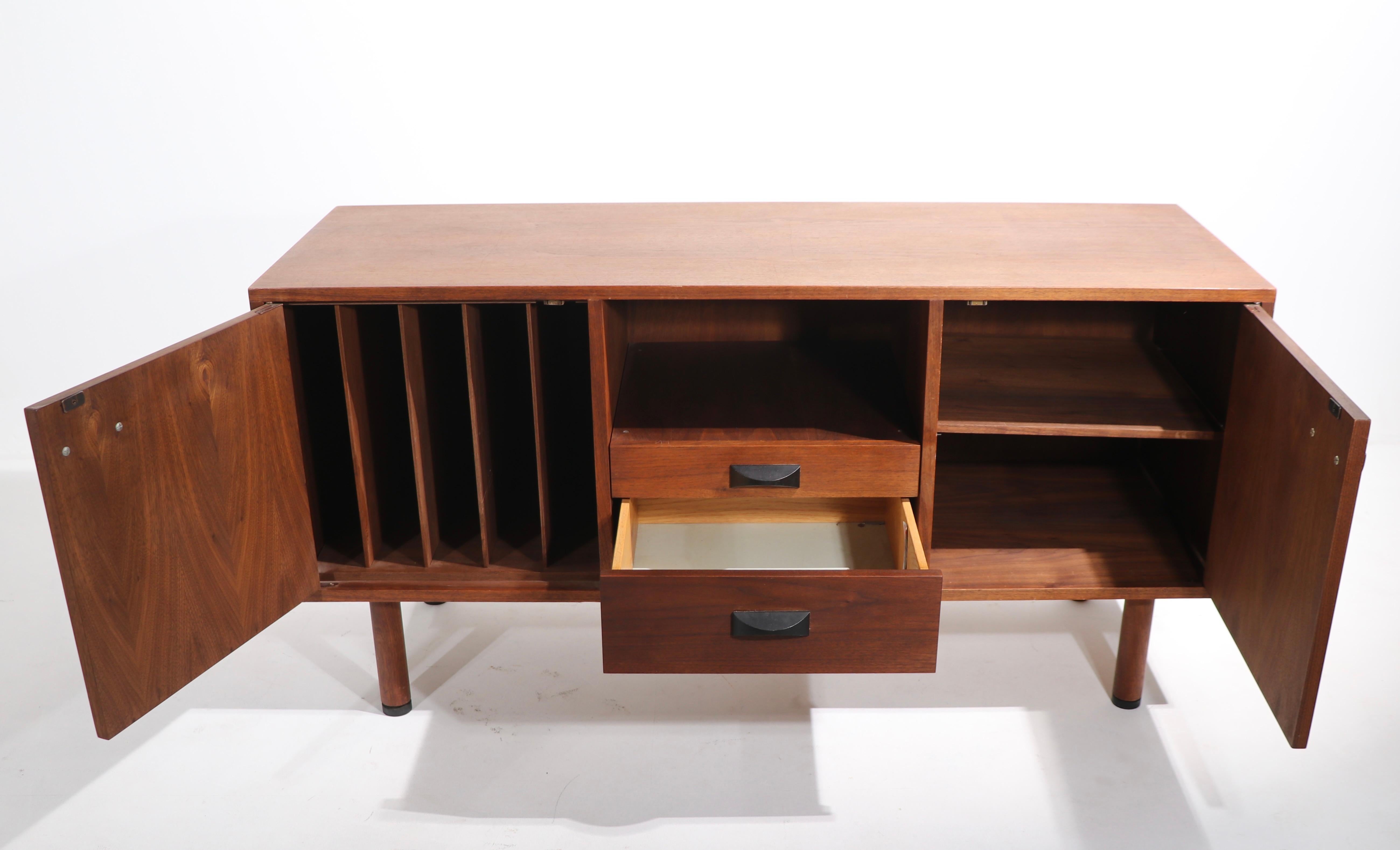 Mid Century Credenza Stereo Cabinet by Hardwood House After Risom In Good Condition In New York, NY