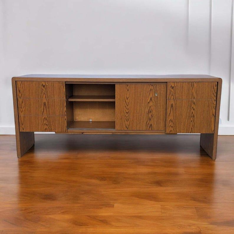 Mid Century Credenza, Vintage, Laminate, Faux Wood, Oak, Formica, Office, Sideboard, Storage, Living Room, MCM, Retro.

Vintage from the 1960s
Measurements: 70 1/8