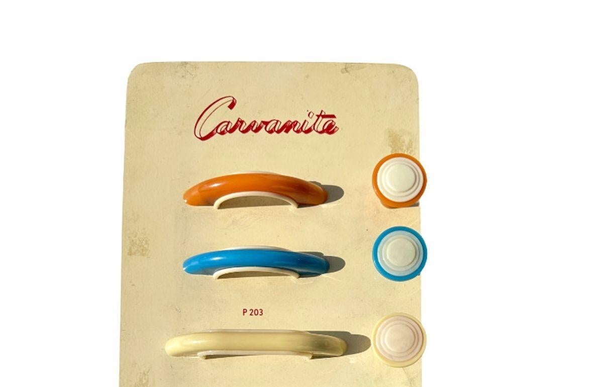 Mid Century Creme & Elfenbein Trim Bakelit Brücke Schublade zieht Satz von 12 (Mitte des 20. Jahrhunderts) im Angebot