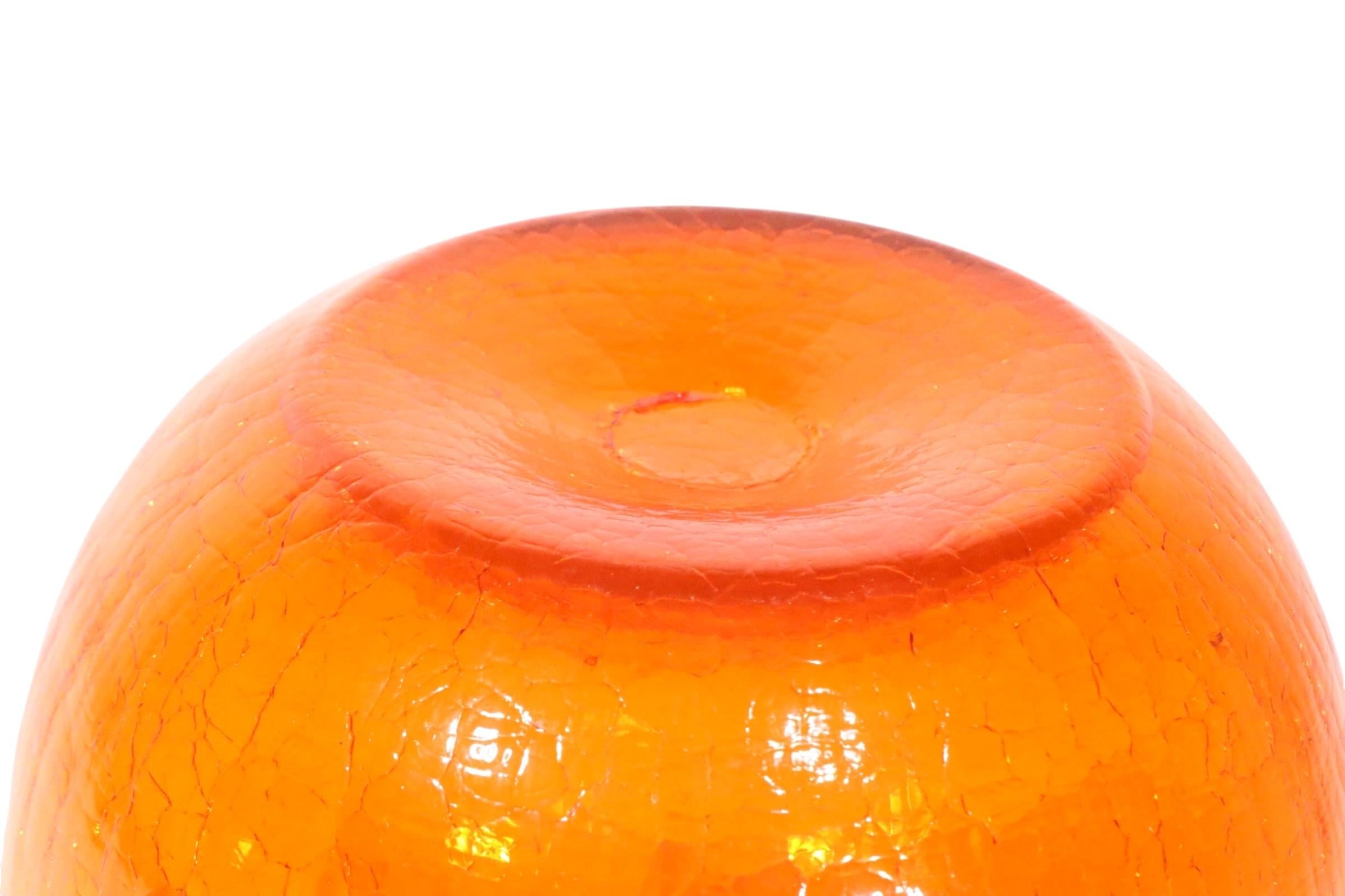 Mid Century Crimped Edge Crackle Glass Vase att. to Winslow Anderson for Blenko Estadounidense en venta