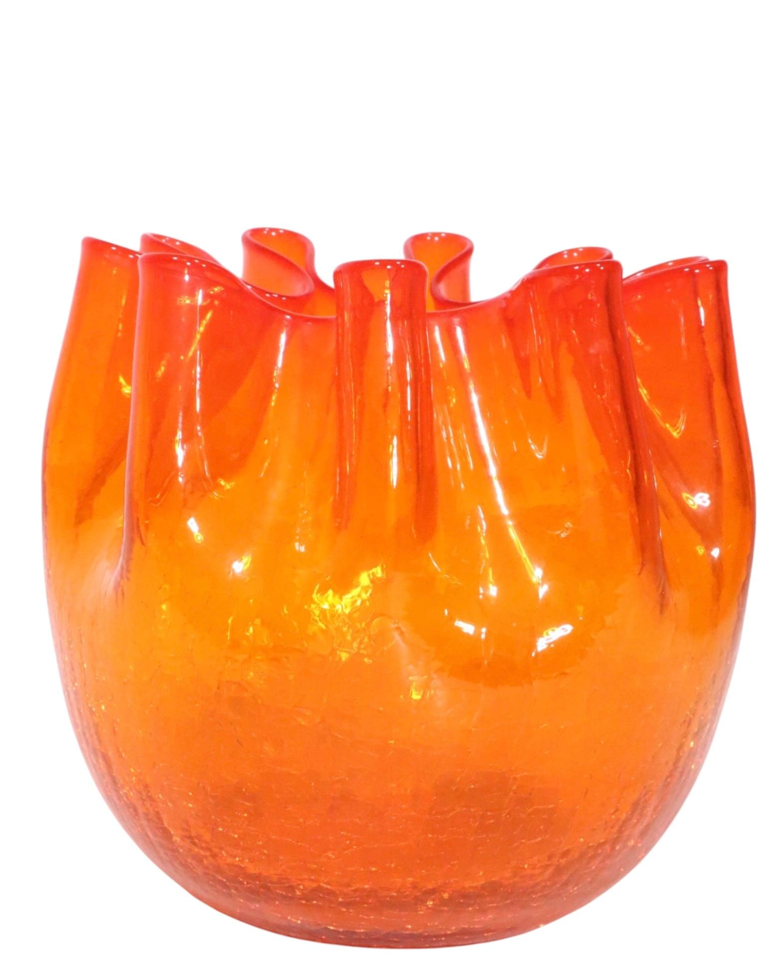 Mid Century Crimped Edge Crackle Glass Vase att. to Winslow Anderson for Blenko en Bueno estado para la venta en New York, NY