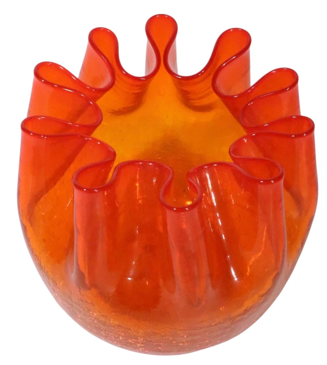 Mid Century Crimped Edge Crackle Glass Vase att. to Winslow Anderson for Blenko en venta 1
