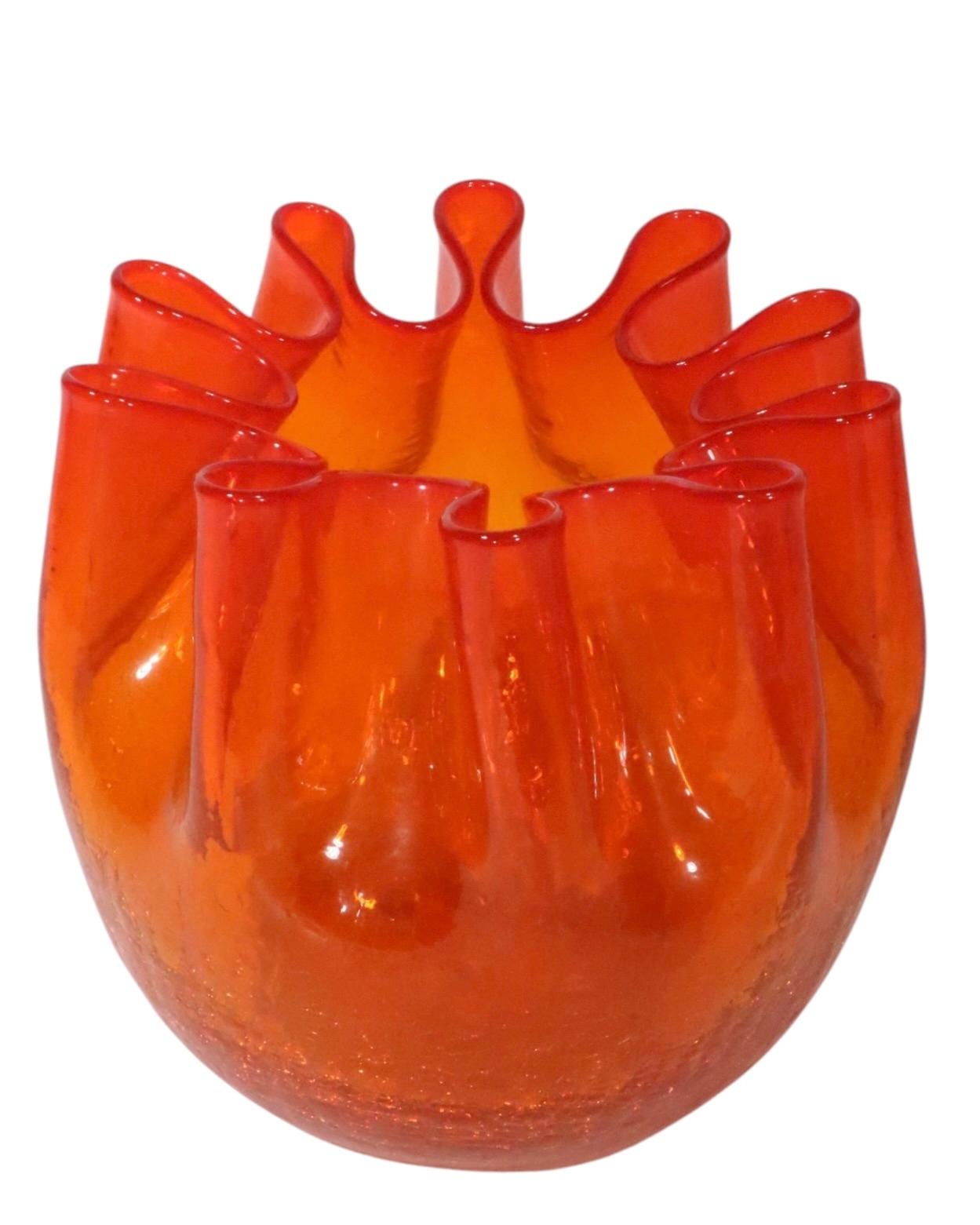Mid Century Crimped Edge Crackle Glass Vase att. to Winslow Anderson for Blenko en venta 2