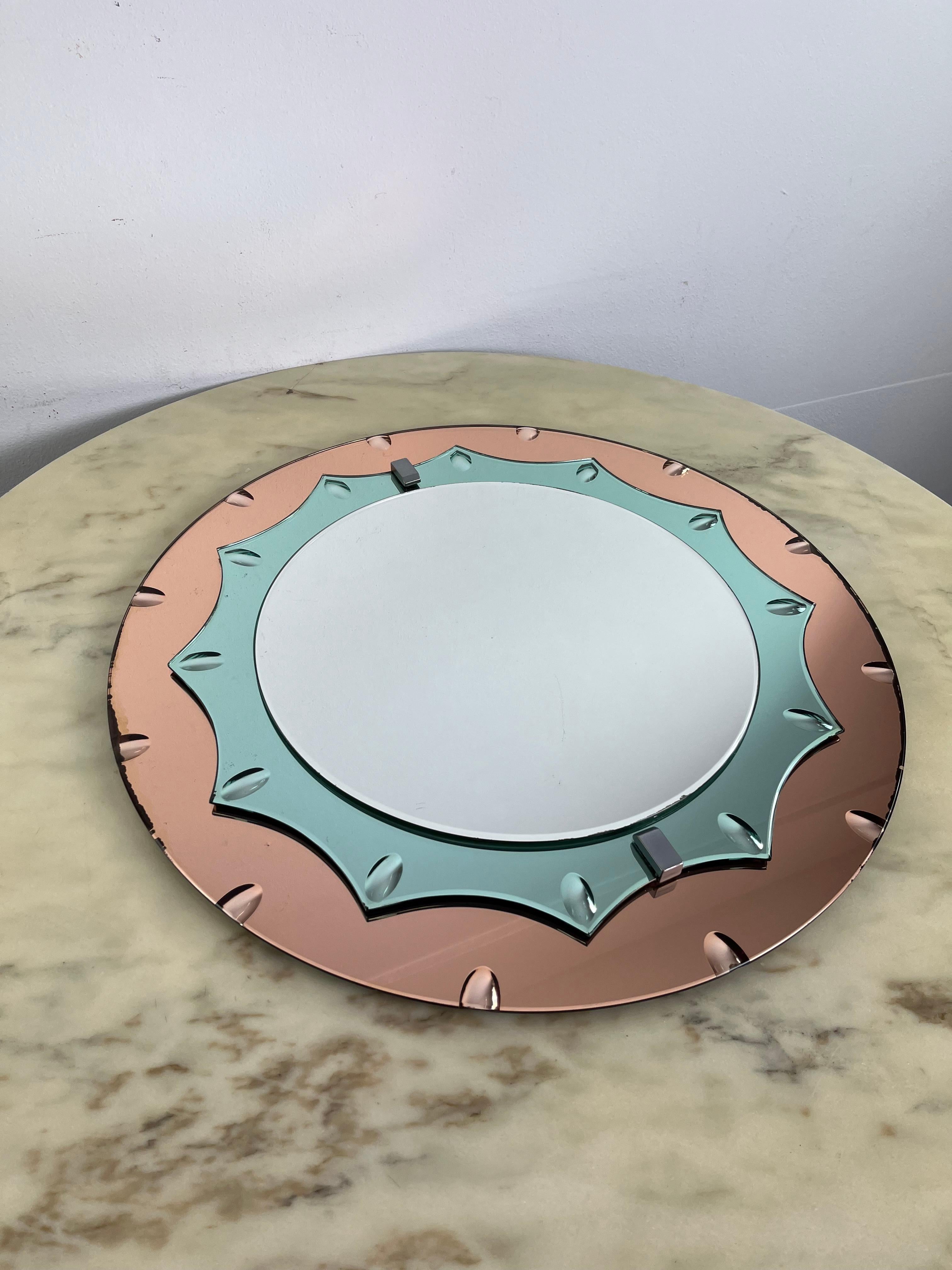 Mid-Century Cristal Art wall mirror for Fontana Arte Italian design 1960s
Two colours, bronze and Nile green, intact and in good condition. Small defects on the reflective part of the mirror on the edge (see descriptive photographs).
Object of great