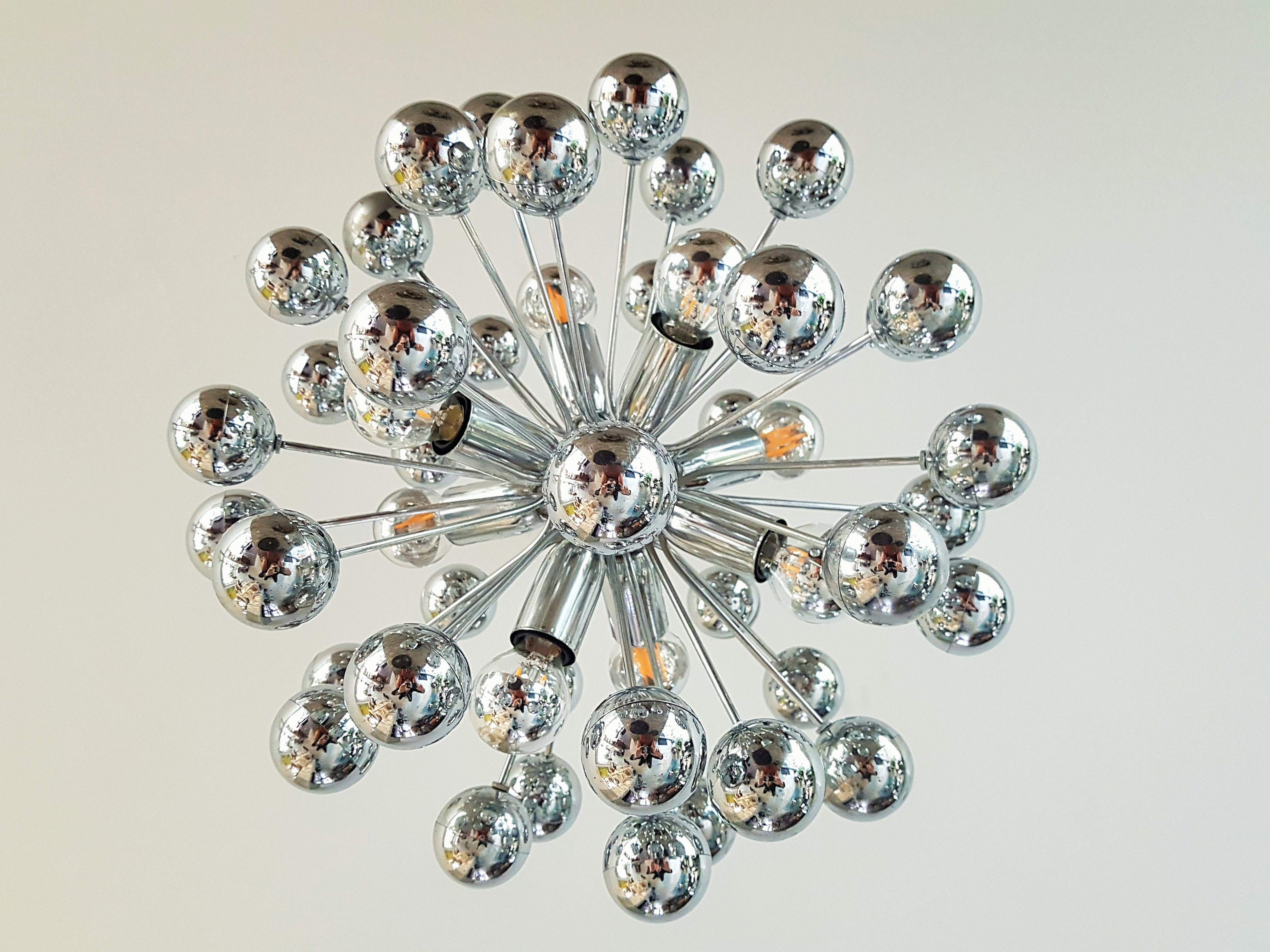 Mid-Century Crome Sputnik Lamp Pendant by Reggiani, Italy 1968 In Good Condition For Sale In Saarbruecken, DE