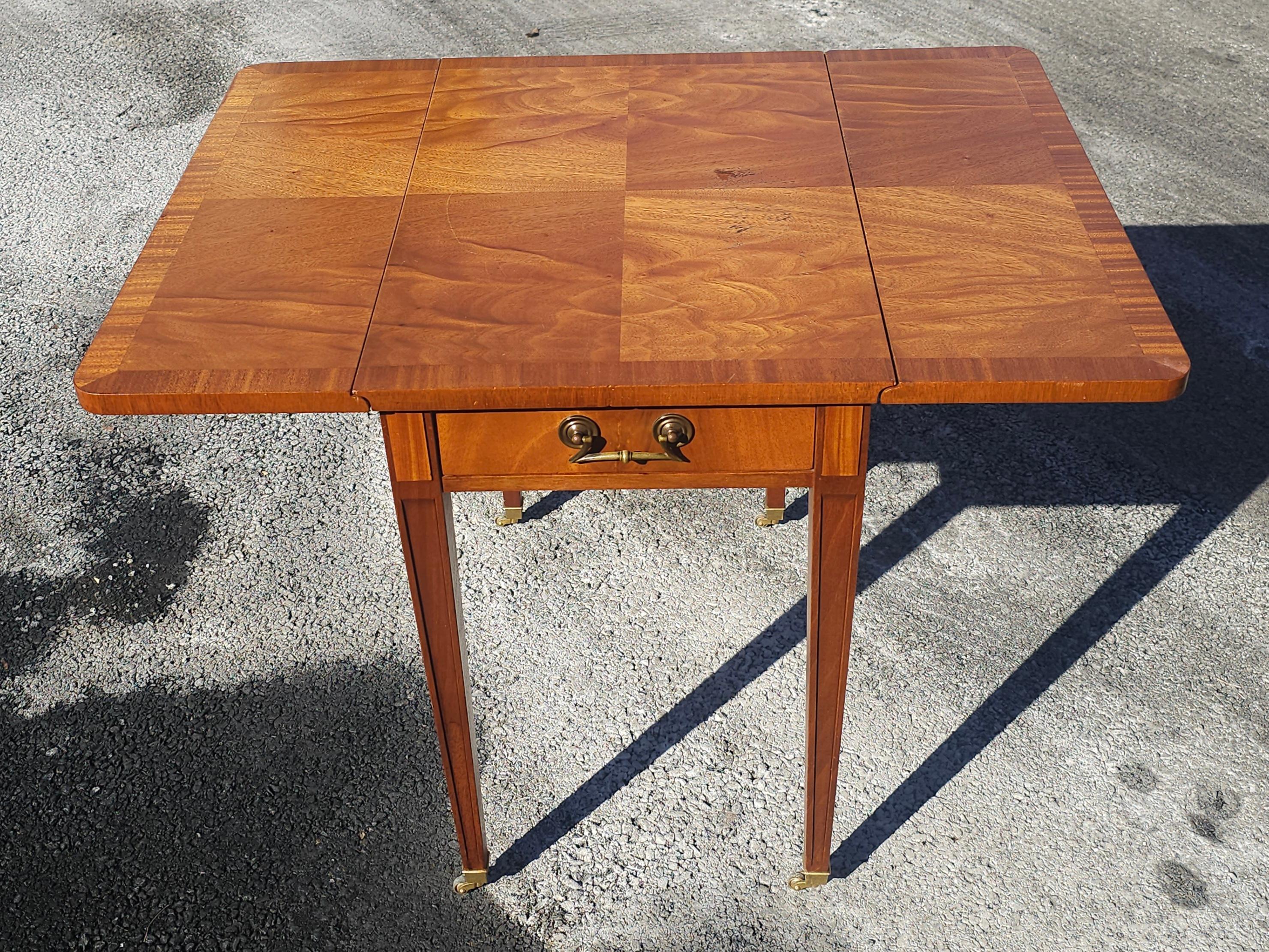 Mid Century Cross-Banded Crotched Mahogany Pembroke  Rolling Side Table For Sale 2