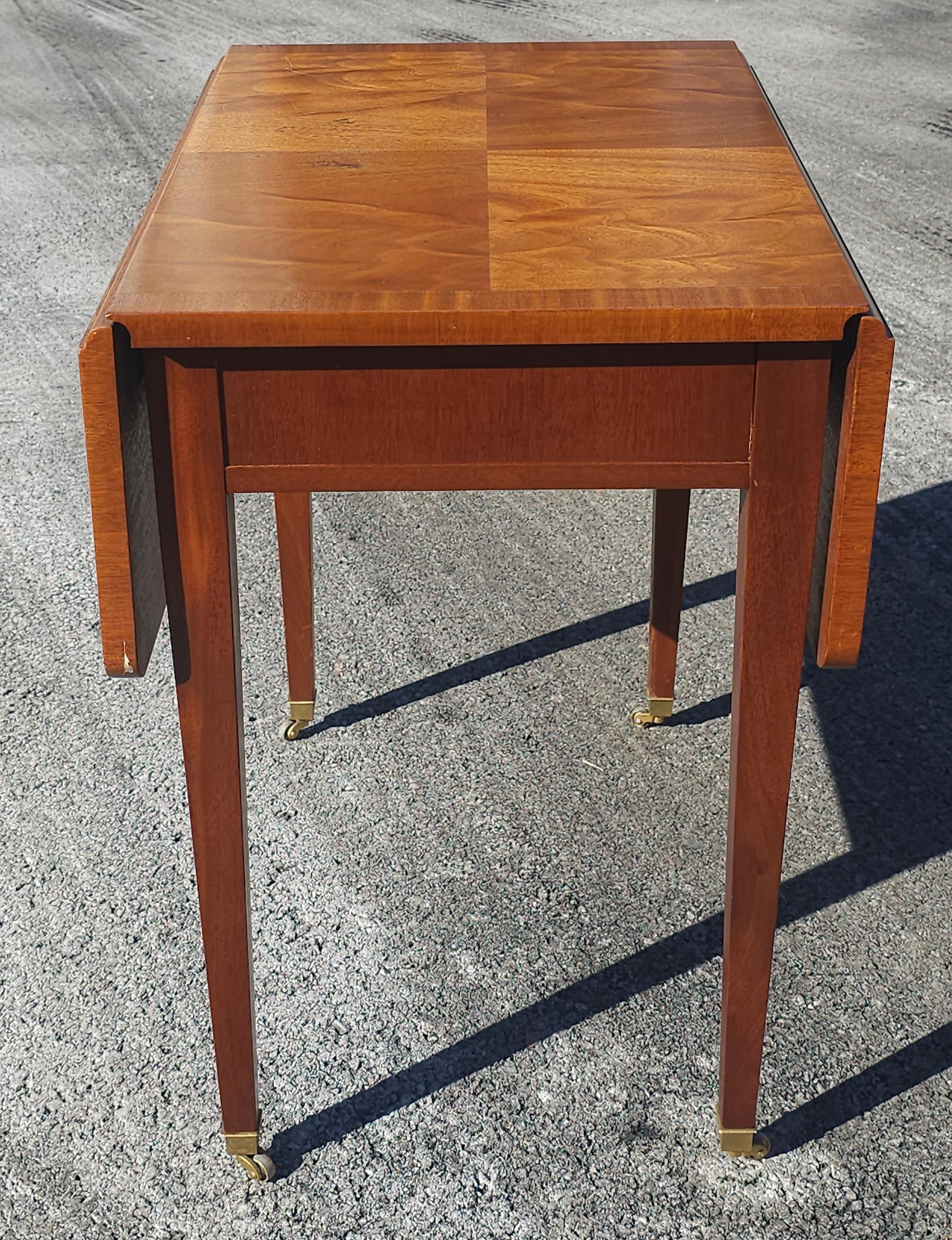 American Mid Century Cross-Banded Crotched Mahogany Pembroke  Rolling Side Table For Sale