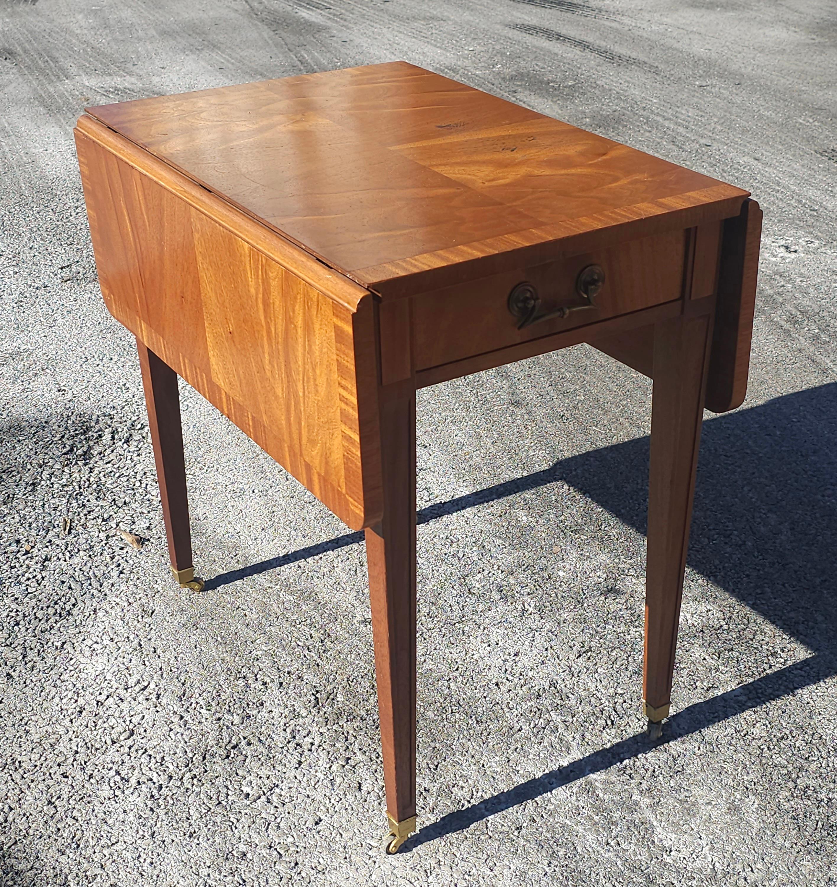 20th Century Mid Century Cross-Banded Crotched Mahogany Pembroke  Rolling Side Table For Sale