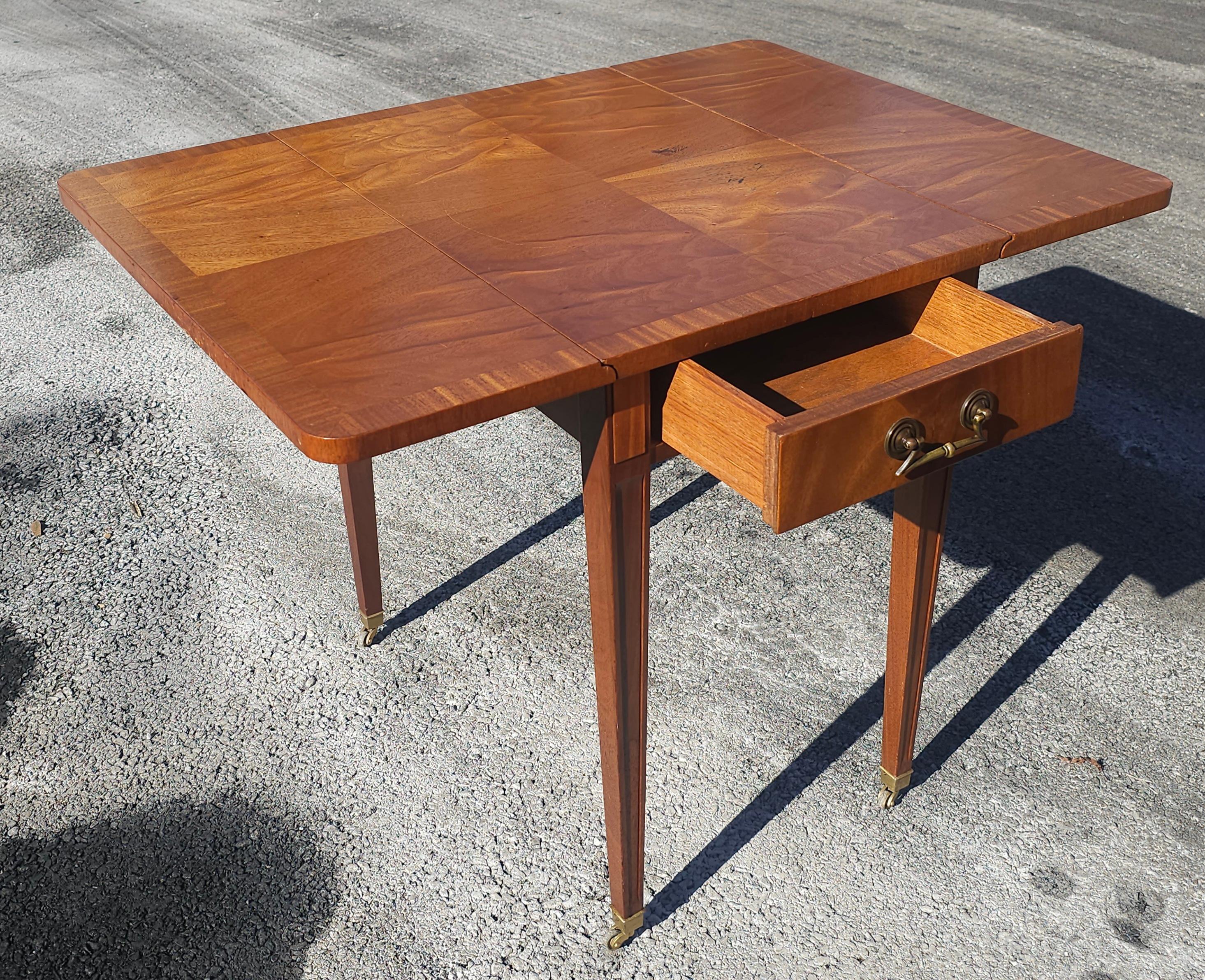 Mid Century Cross-Banded Crotched Mahogany Pembroke  Rolling Side Table For Sale 1