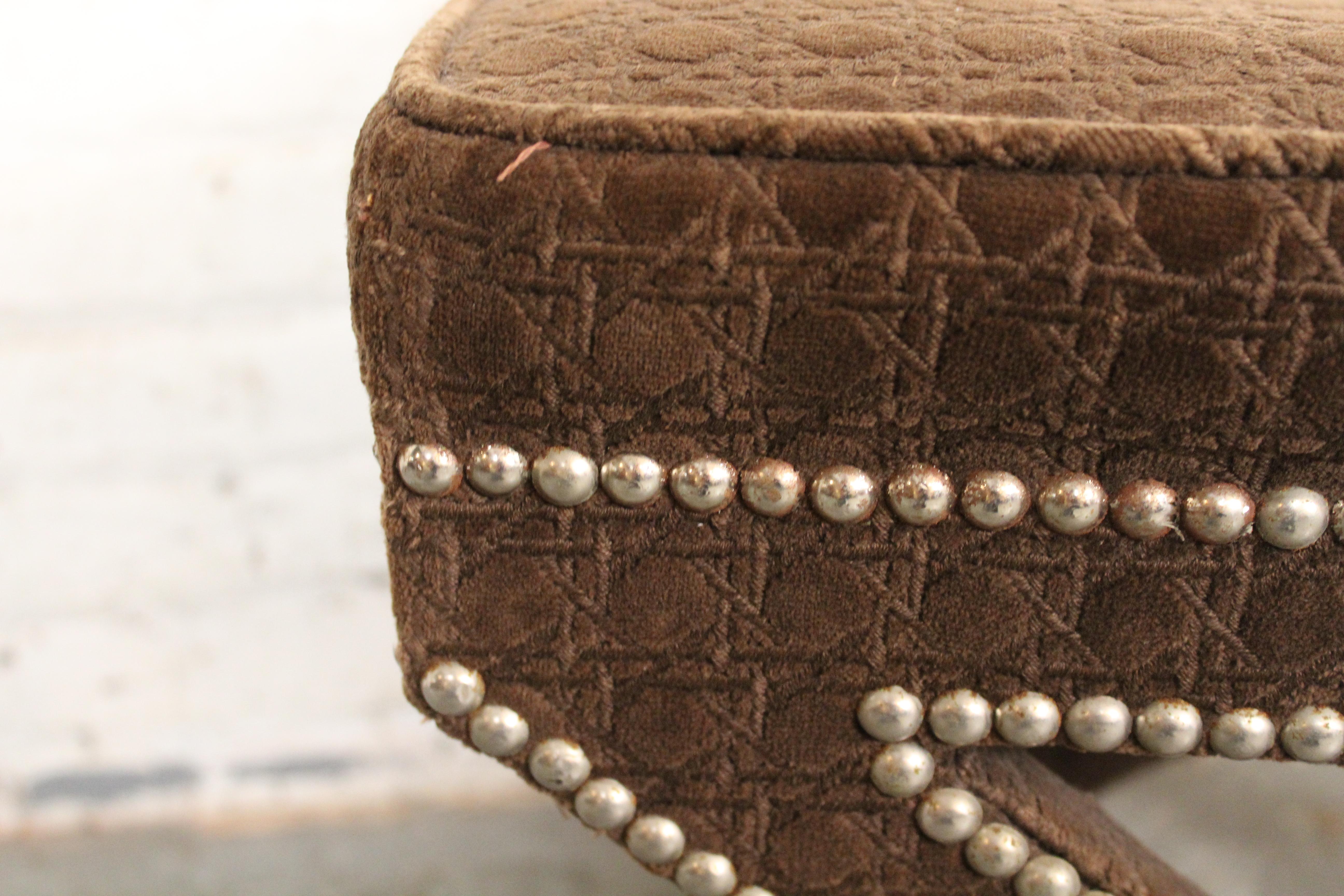 20ième siècle Tabouret à pieds croisés Mid-Century en vente