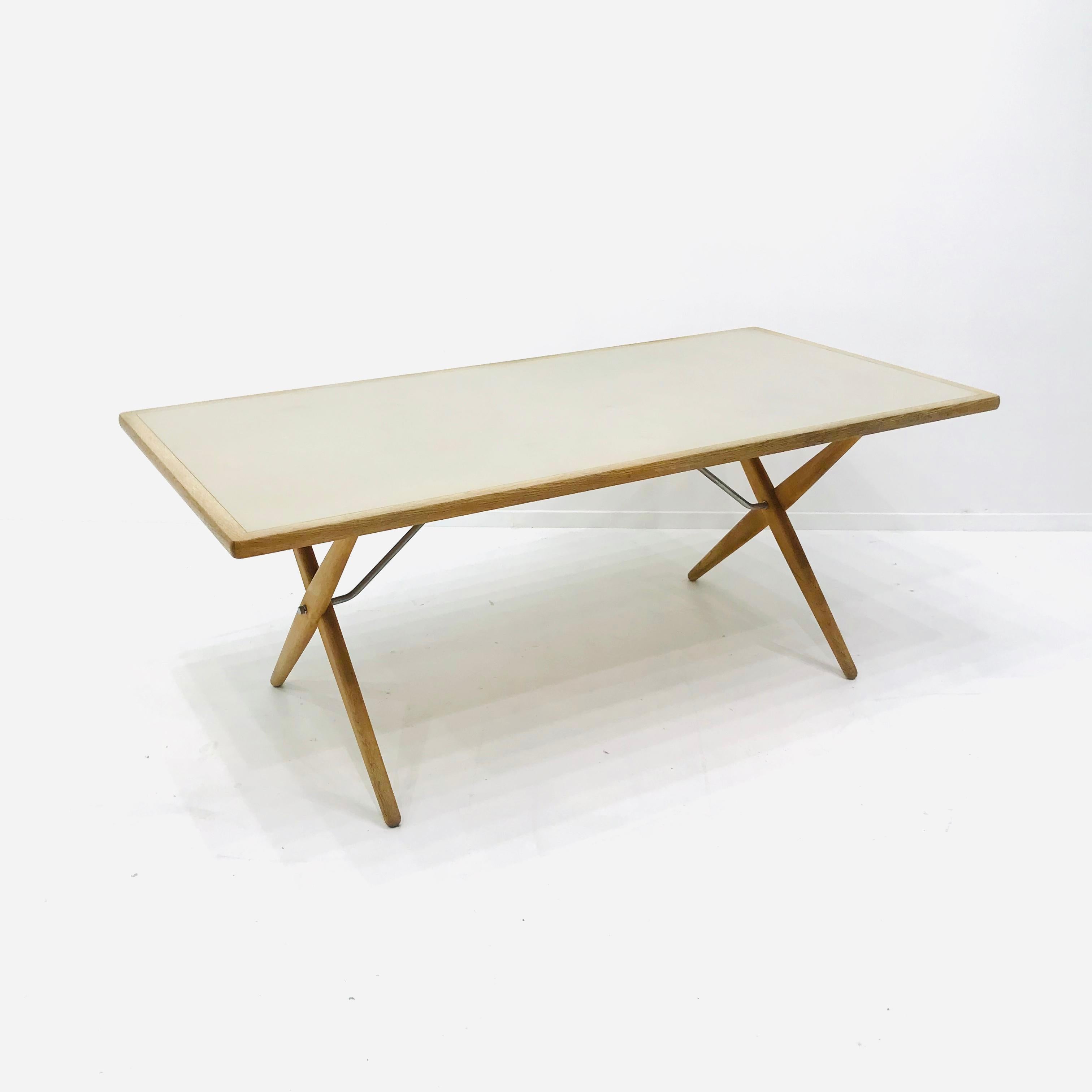 Danish Midcentury Crossed Legged Table AT303 by Hans J. Wegner for Andreas Tuck, 1950s For Sale