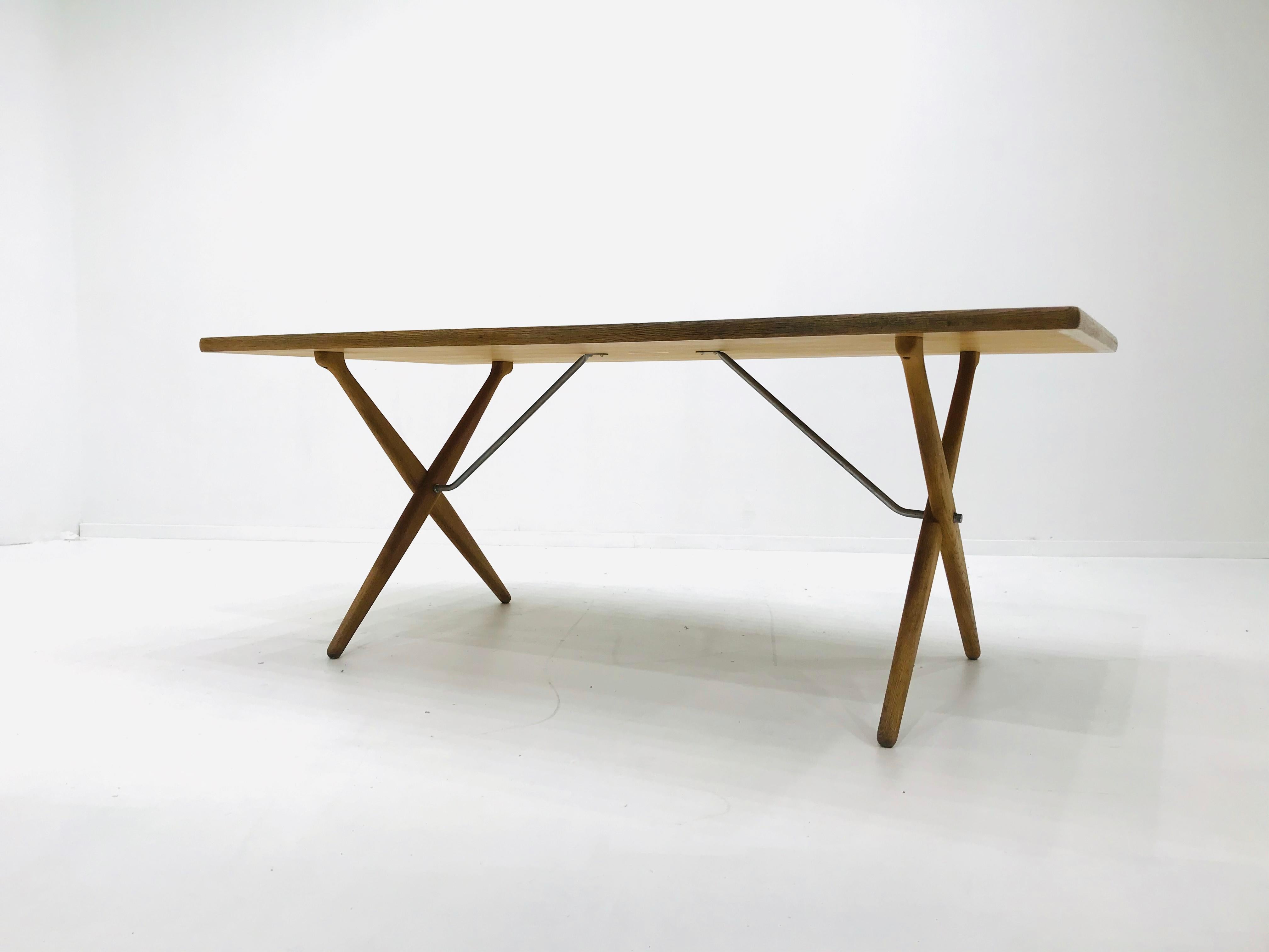 Midcentury Crossed Legged Table AT303 by Hans J. Wegner for Andreas Tuck, 1950s In Good Condition For Sale In Eindhoven, Netherlands