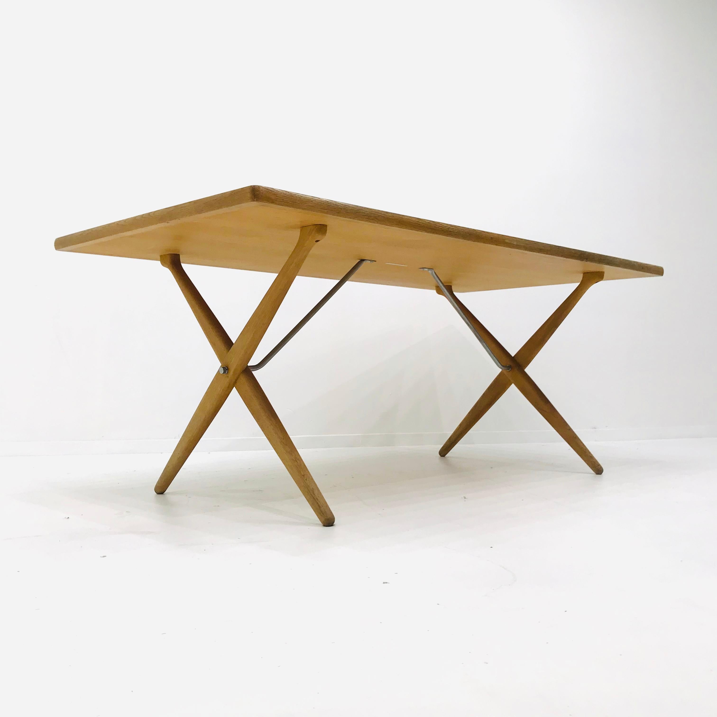 Mid-20th Century Midcentury Crossed Legged Table AT303 by Hans J. Wegner for Andreas Tuck, 1950s For Sale